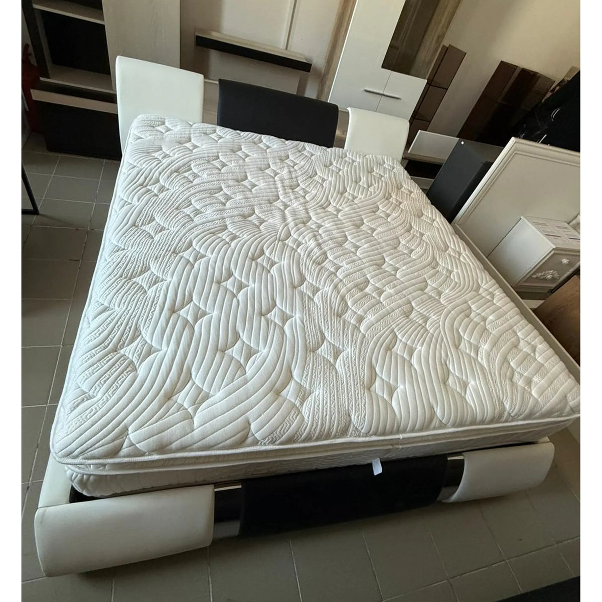 PRODUS RESIGILAT - Pat ATLANTIS 180x200, piele ecologica, alb/negru, cu somiera si lada depozitare