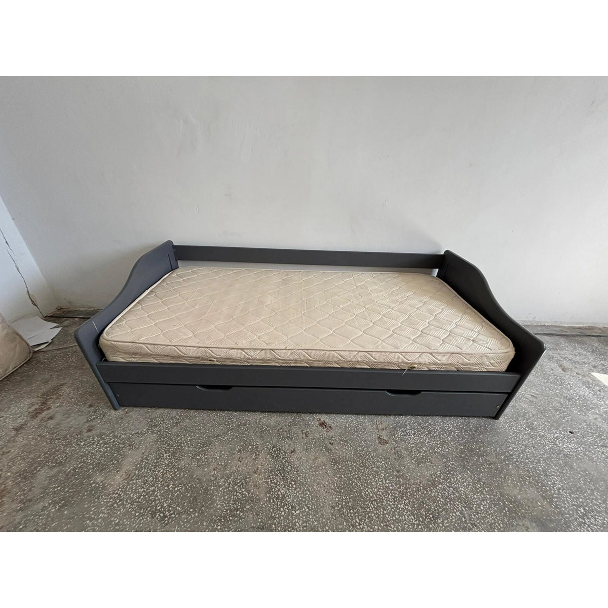 PRODUS RESIGILAT - Pat extensibil LAURA NEW 90x200, gri, lemn/metal, cu somiera