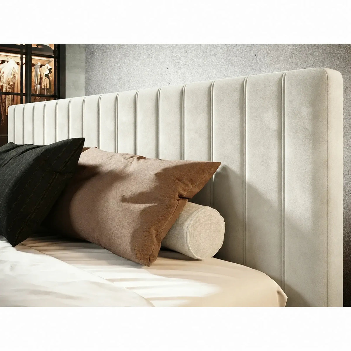 Pat MAGGIE SR 180x200, stofa catifelata crem - Riviera 21, cu suport saltea si sistem de reglare
