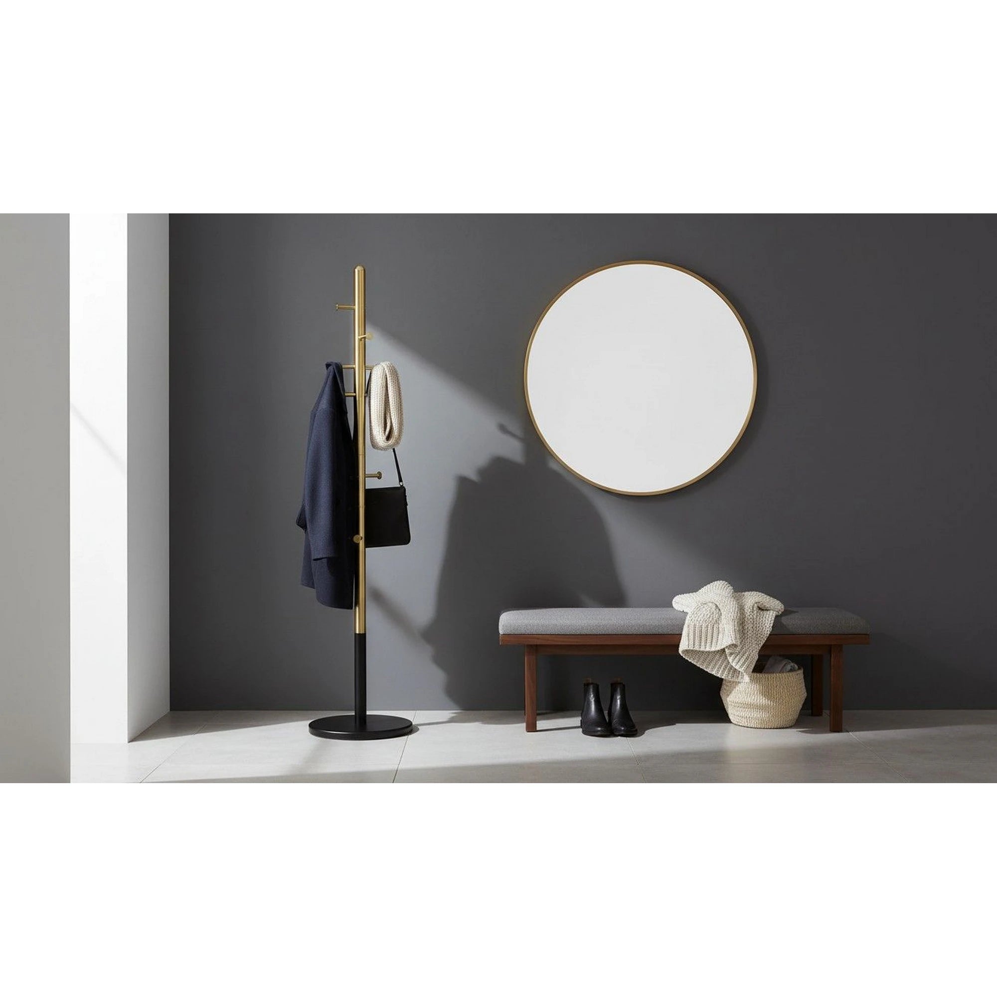 Cuier pom W68, negru/auriu, metal, 30x172 cm