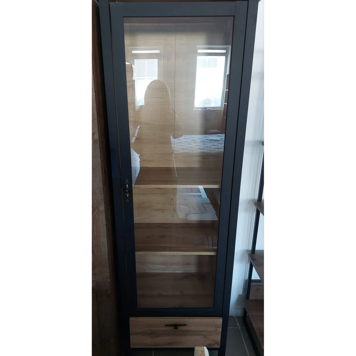 PRODUS RESIGILAT - Vitrina LOFT, stejar wotan/negru, PAL/sticla, 62x39x193 cm