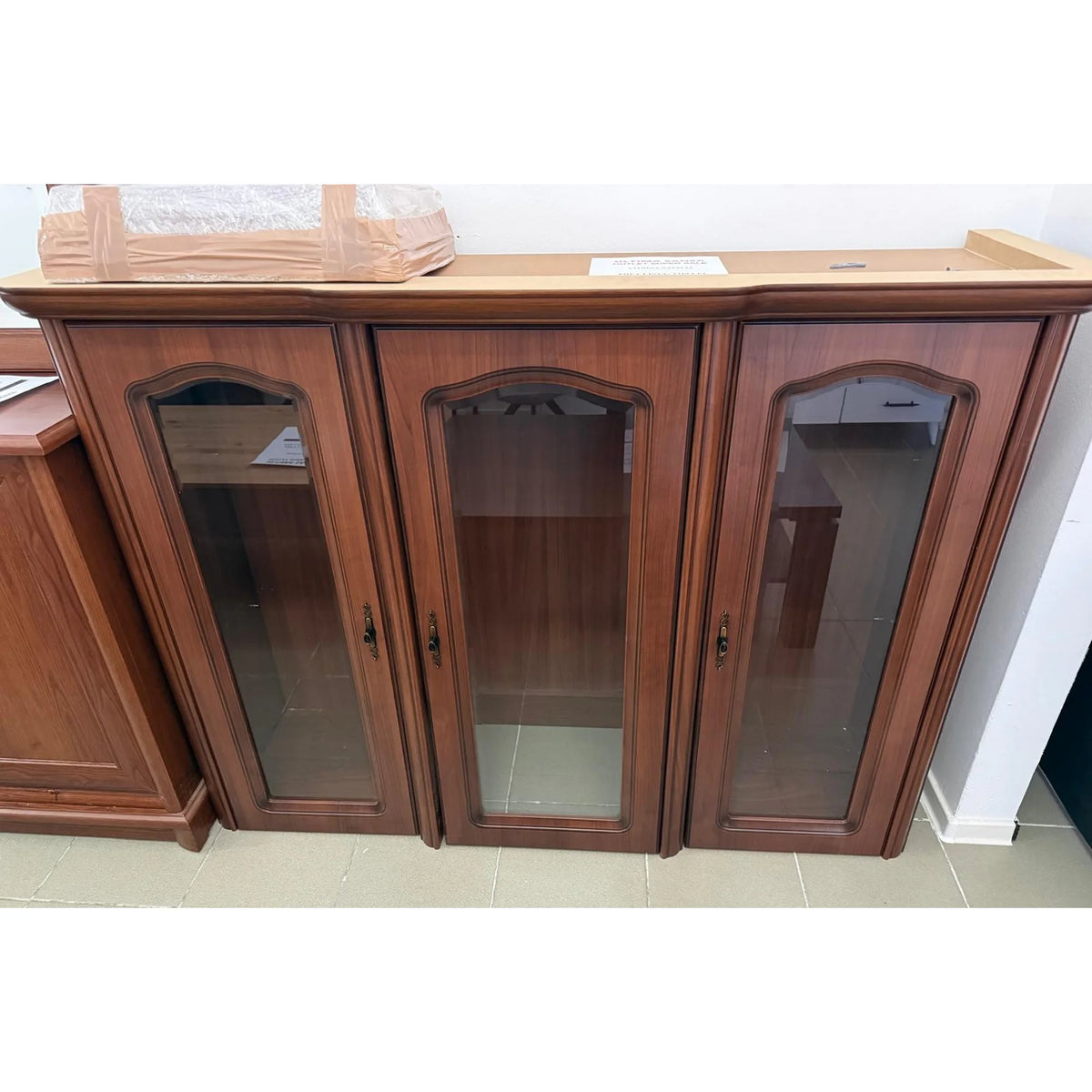 PRODUS RESIGILAT - Vitrina NATALIA, visin primavera, PAL/sticla, 151x45x111 cm