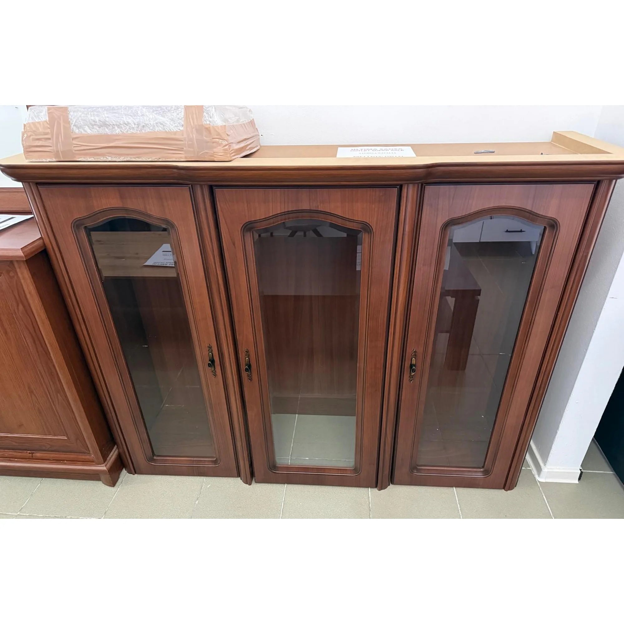 PRODUS RESIGILAT - Vitrina NATALIA, visin primavera, PAL/sticla, 151x45x111 cm