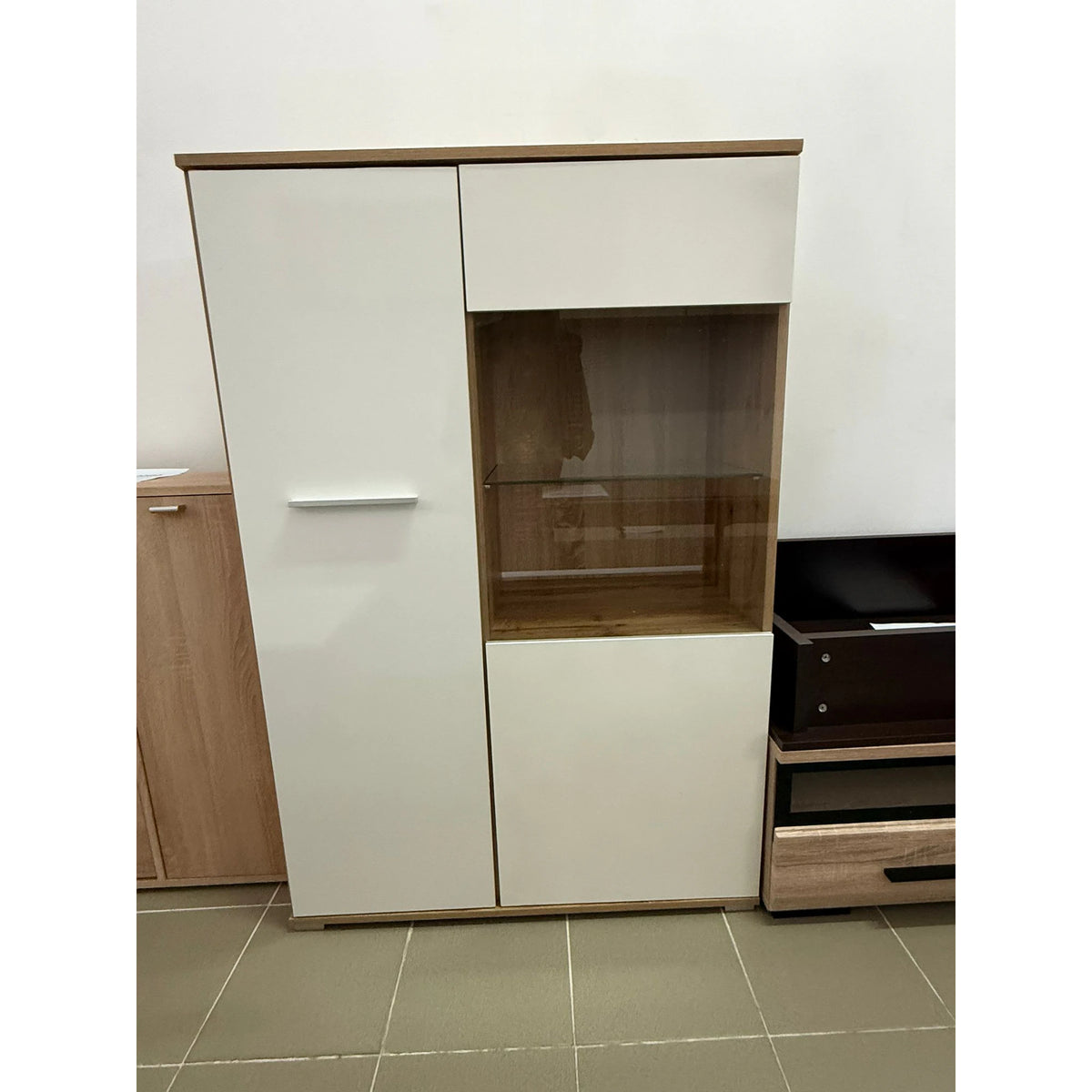 PRODUS RESIGILAT - Vitrina ZELE, alb/stejar wotan, PAL/sticla securizata, 90x41x133 cm