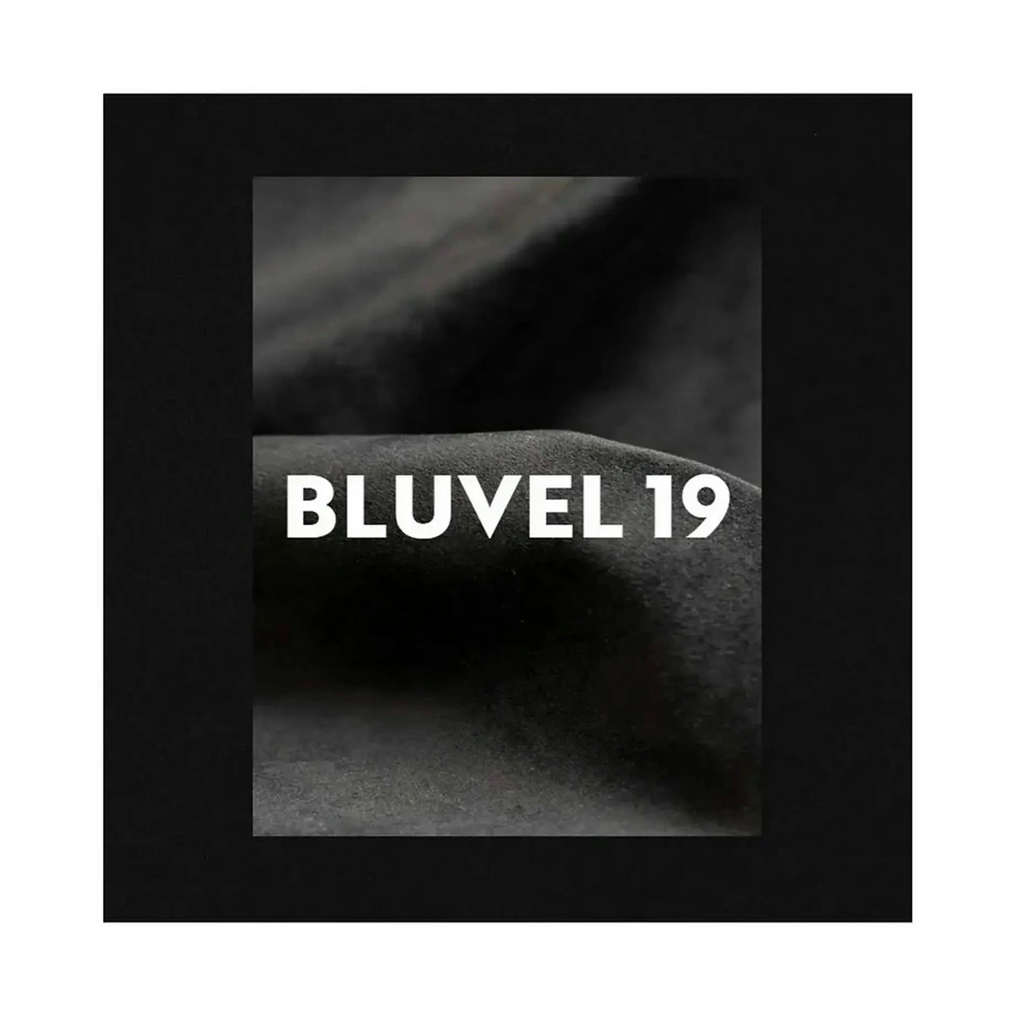 Canapea TM-3, stofa catifelata negru - Bluvel 19, 160x60x76 cm