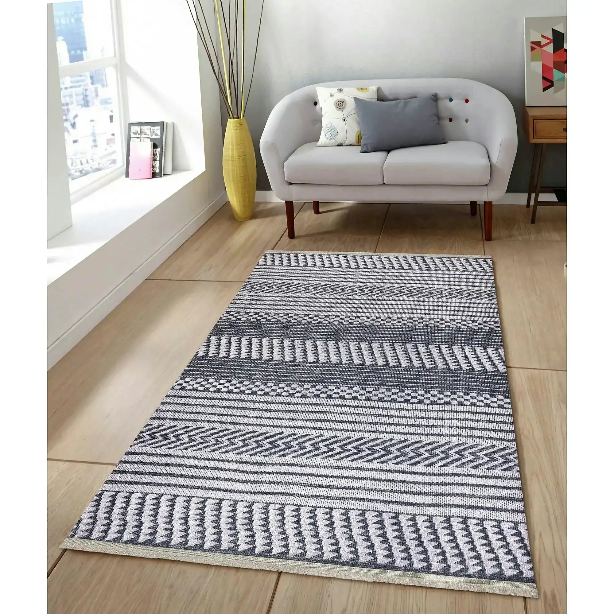 Covor 1514B, 80x150 cm, forma dreptunghiulara, tesatura catifelata, alb/gri