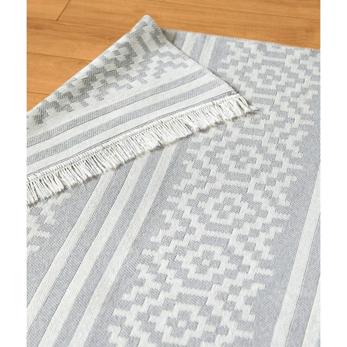 Covor 22996A, 60x100 cm, forma dreptunghiulara, bumbac, alb/gri