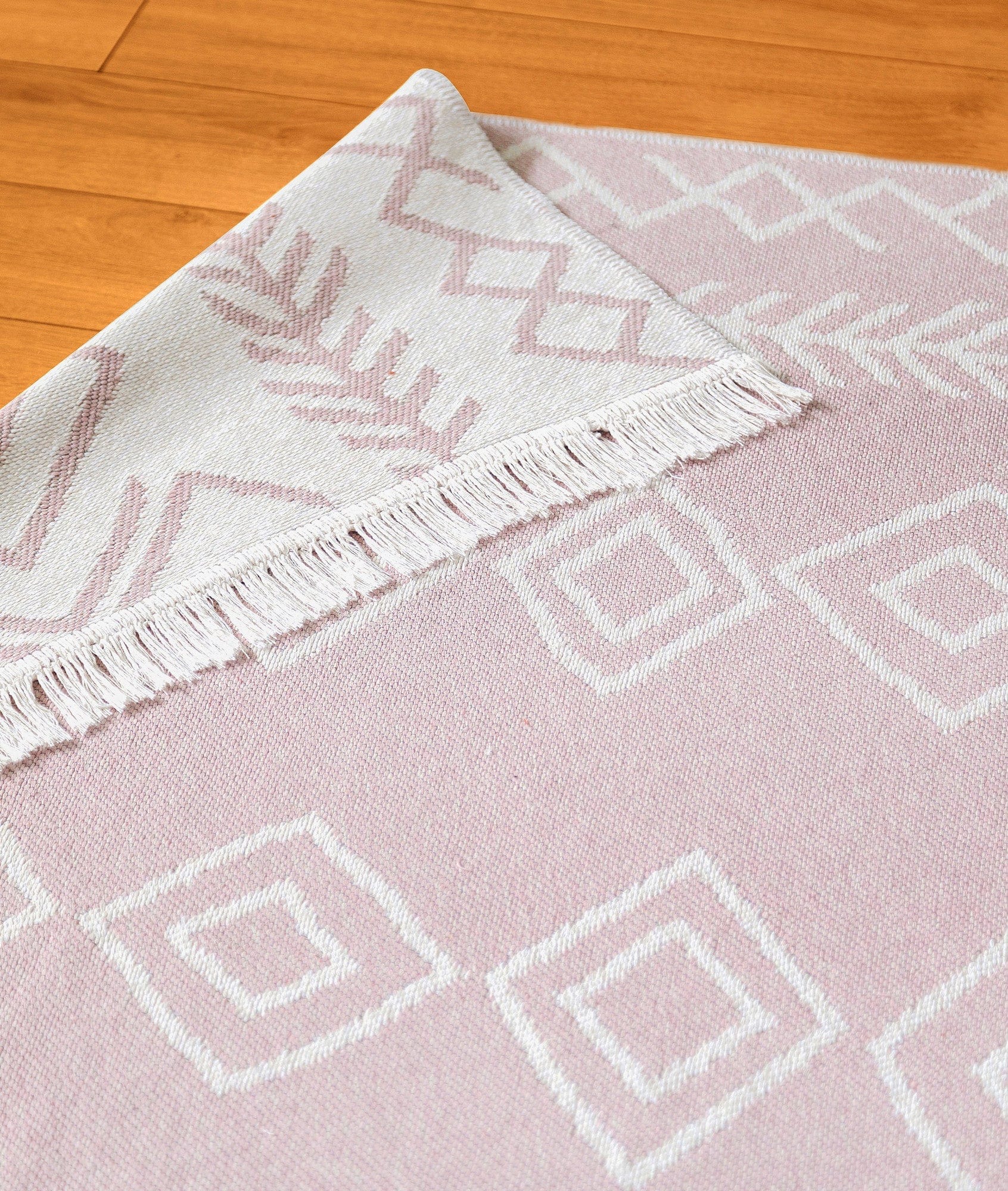 Covor 23000A, 60x100 cm, forma dreptunghiulara, bumbac, alb/roz