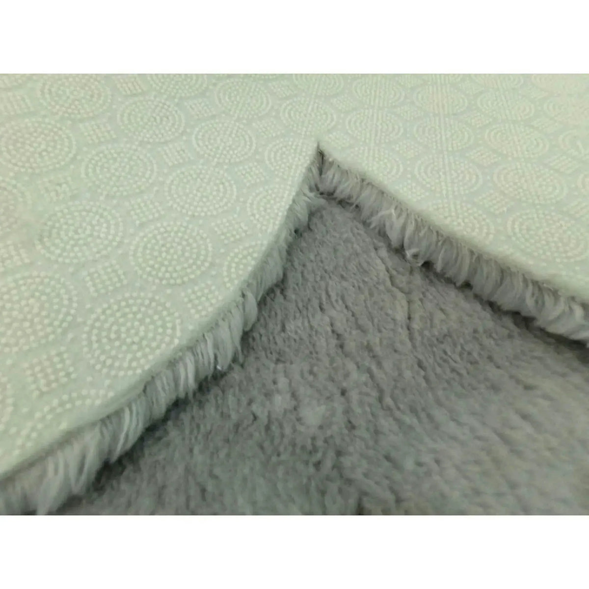 Covor DAISY PLUSH, 80x80 cm, forma atipica, poliester, gri deschis