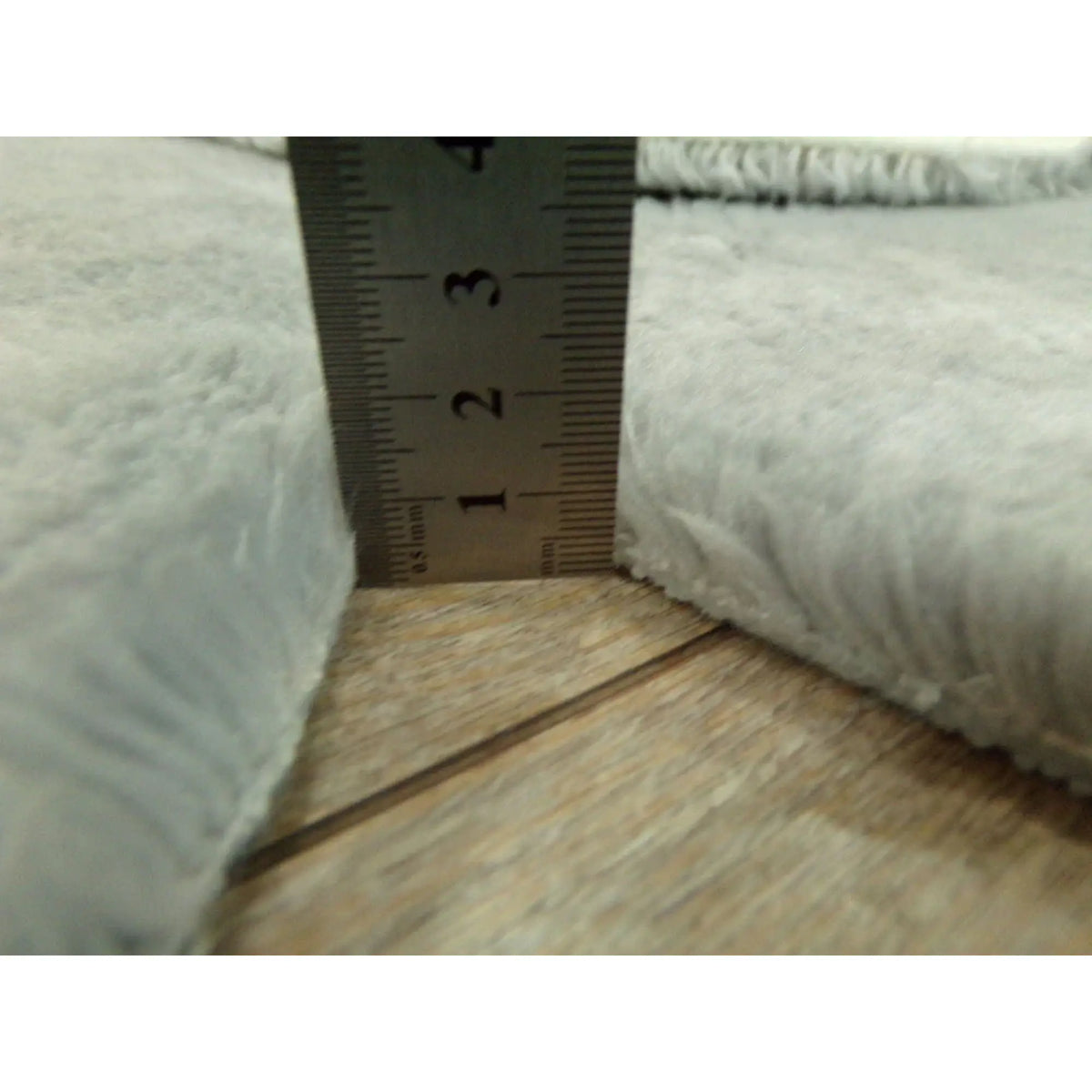 Covor DAISY PLUSH, 80x80 cm, forma atipica, poliester, gri deschis