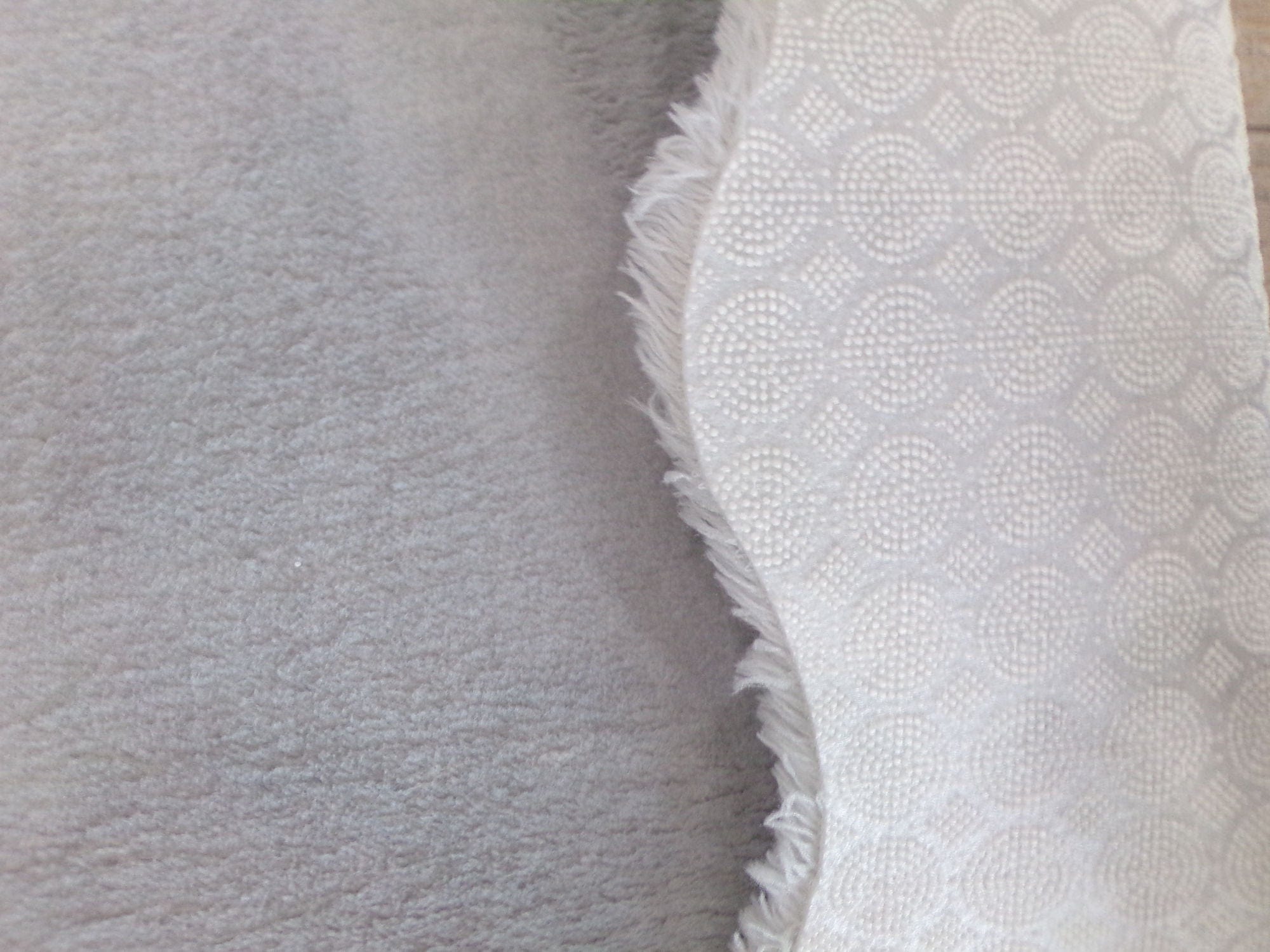 Covor POST PLUSH, 80x120 cm, forma atipica, poliester, gri deschis