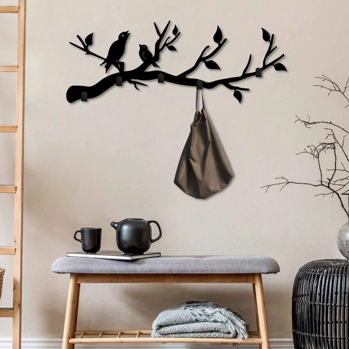 Cuier de perete ESCAPED BIRDS, negru, metal, 67x27 cm