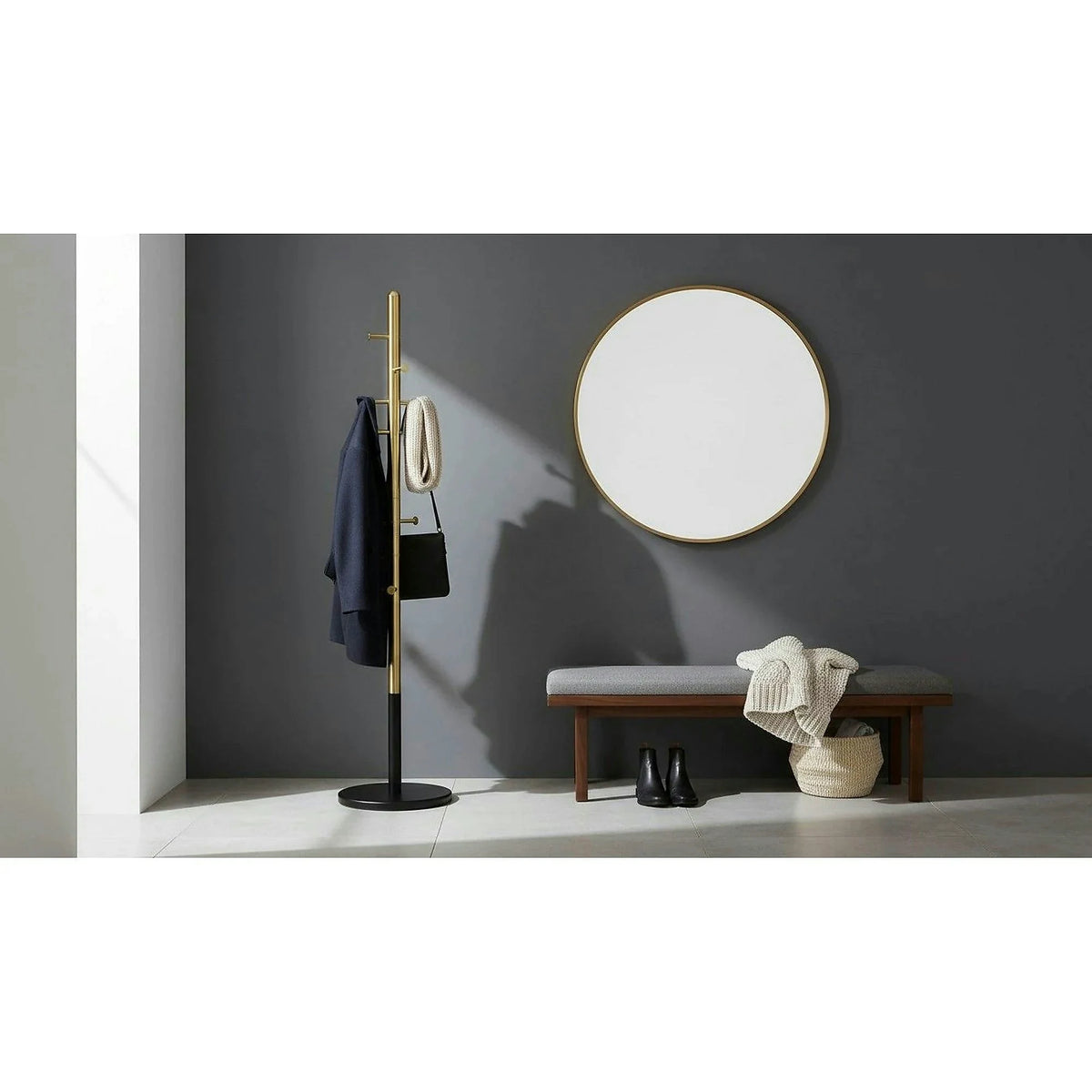 Cuier pom W68, negru/auriu, metal, 30x172 cm