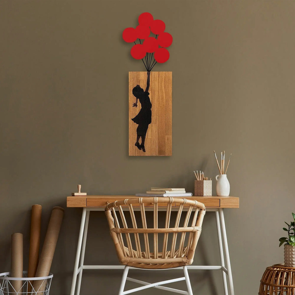 Decoratiune perete BANKSY-17, stejar/negru/rosu, lemn/metal, 34x99 cm
