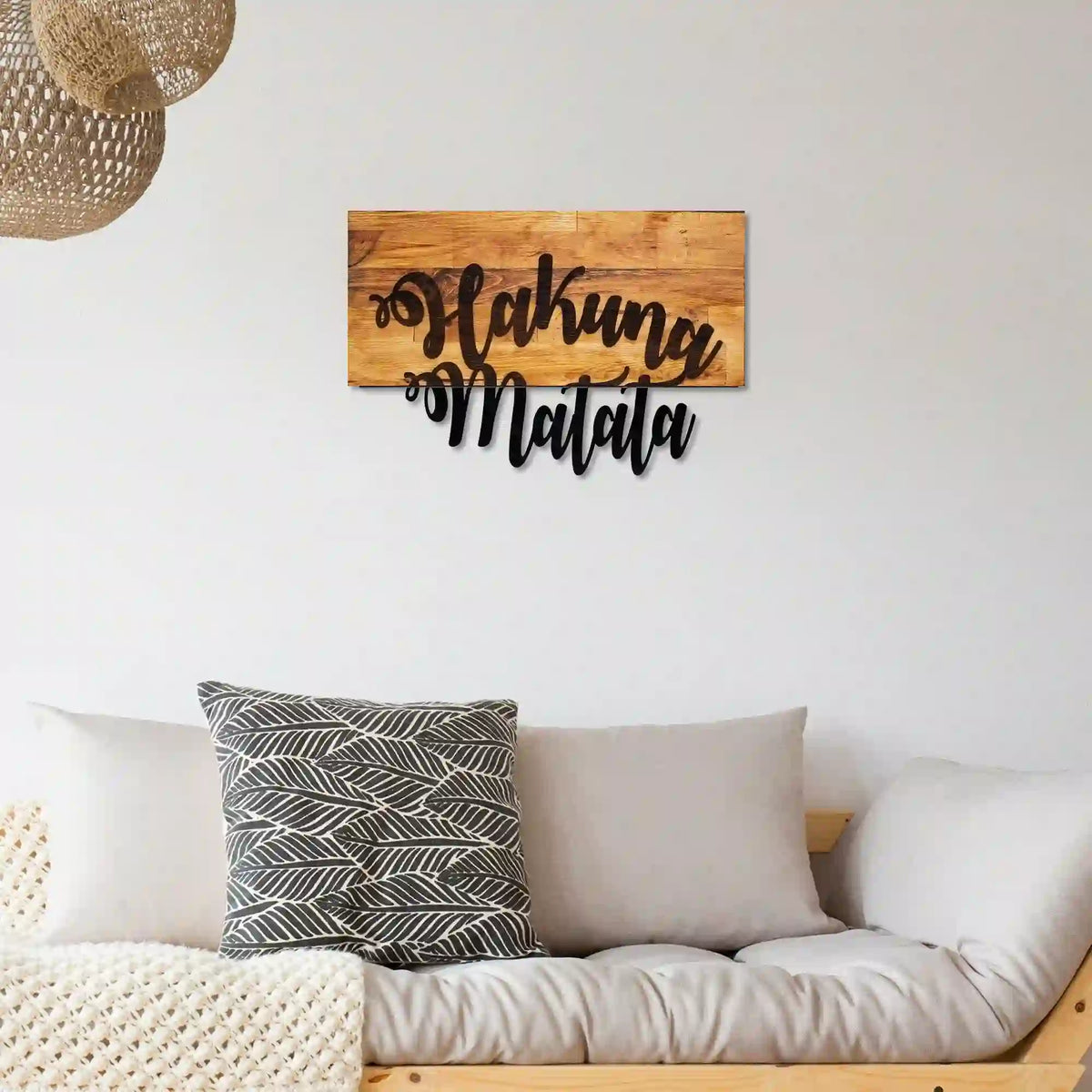 Decoratiune perete HAKUNA MATATA, stejar/negru, lemn/metal, 58x38 cm