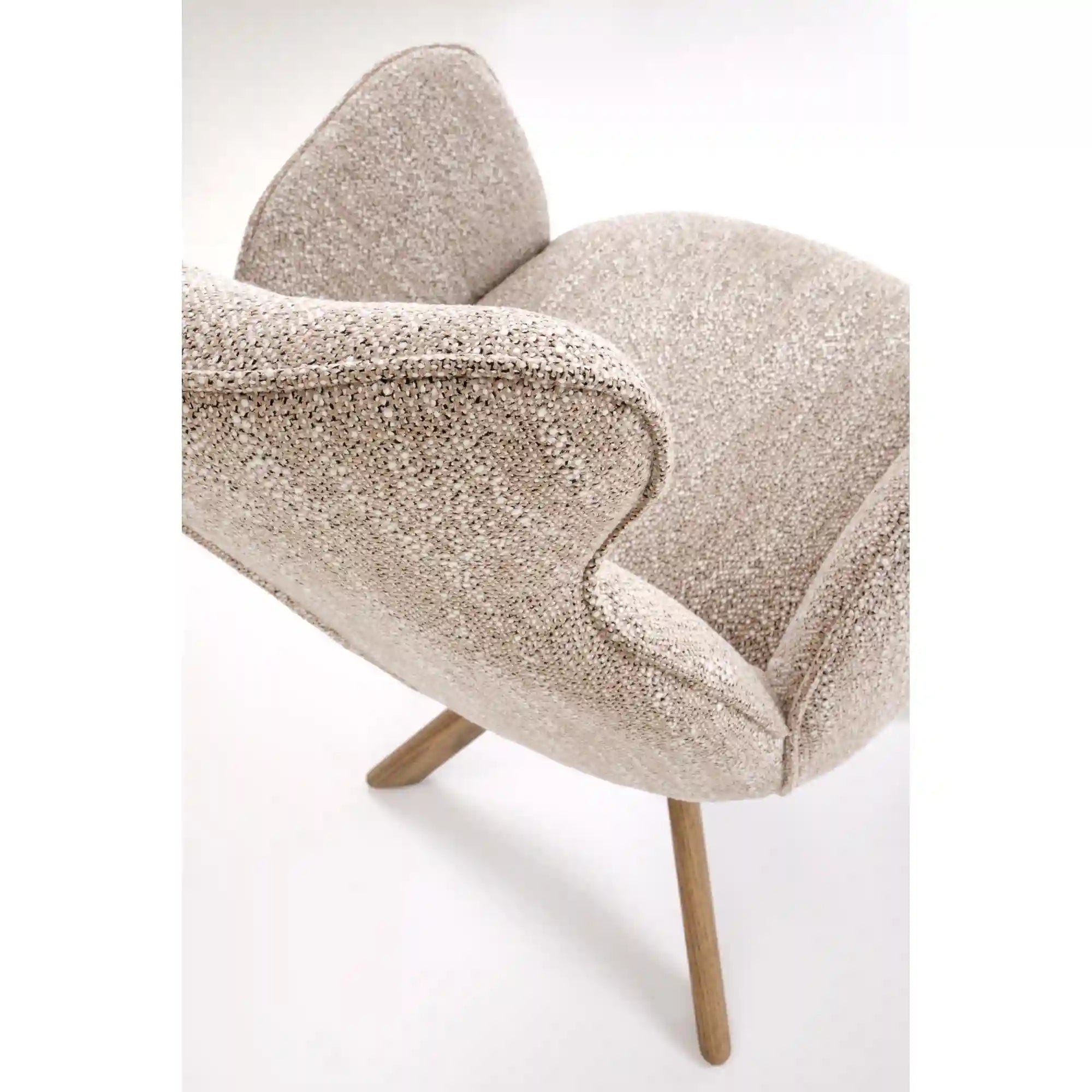 Scaun K585, bej inchis/nuc, stofa clasica/lemn, 63x64x93 cm