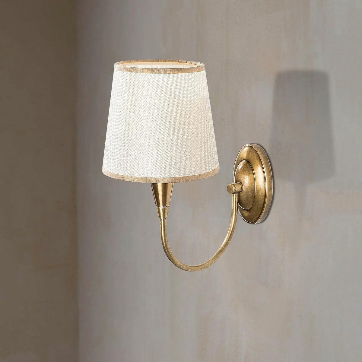 Lampa perete PARDO 3031, auriu/alb, metal/material textil, 16x28x31 cm