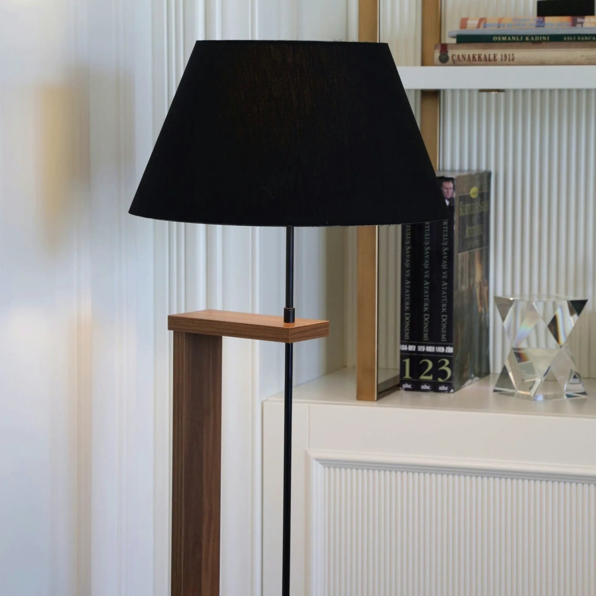 Lampadar AYD-3130, nuc/negru, lemn/material textil, 35x150 cm