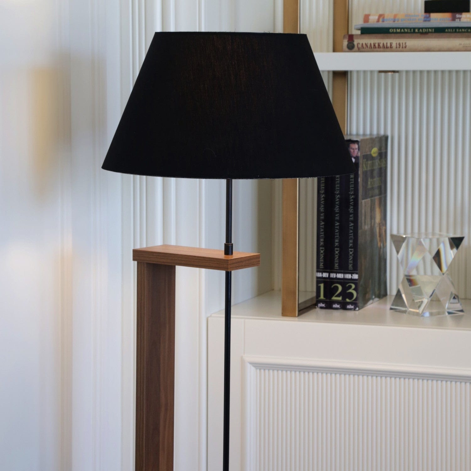 Lampadar AYD-3130, nuc/negru, lemn/material textil, 35x150 cm