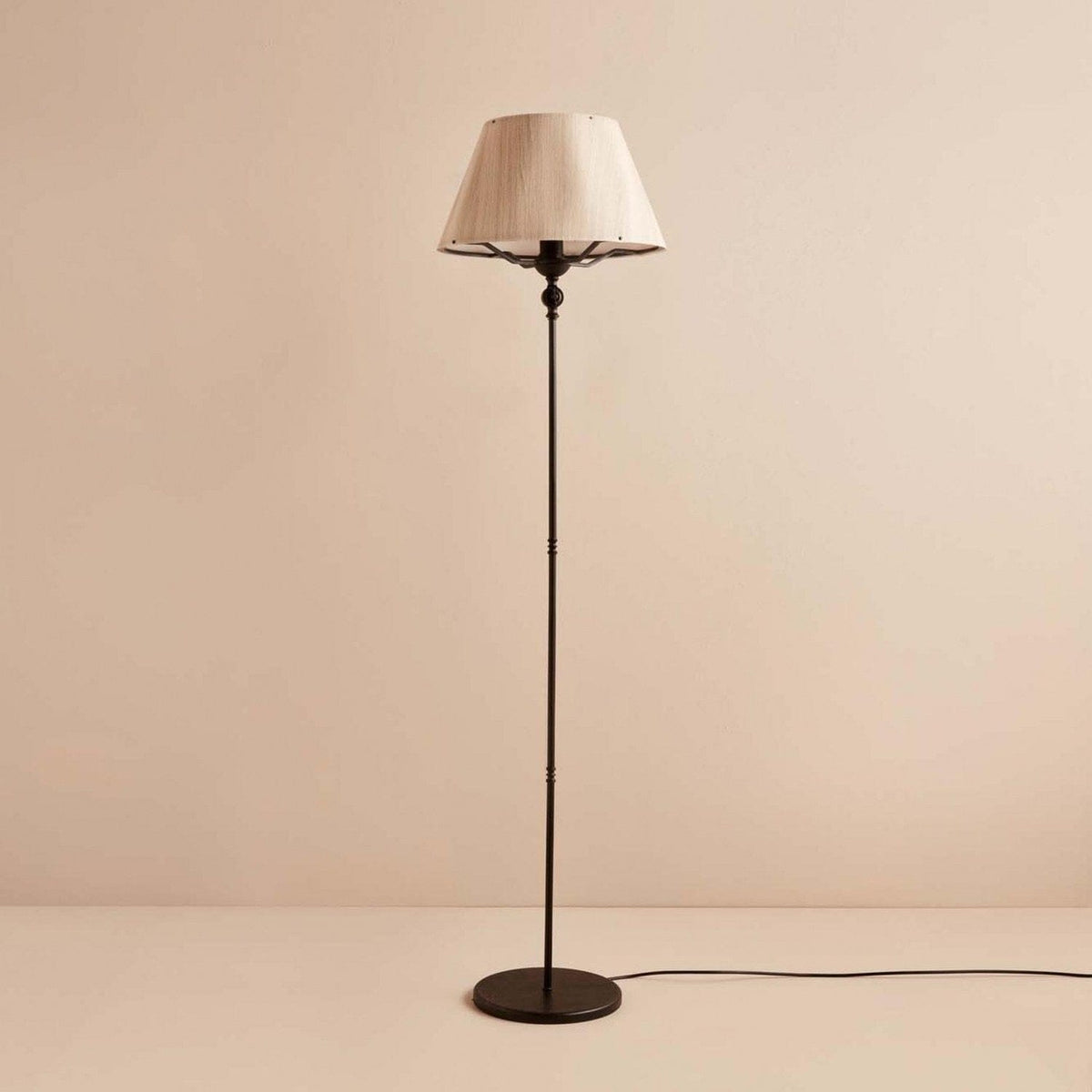 Lampadar AYD-3485, crem/negru, PVC/metal, 38x143 cm