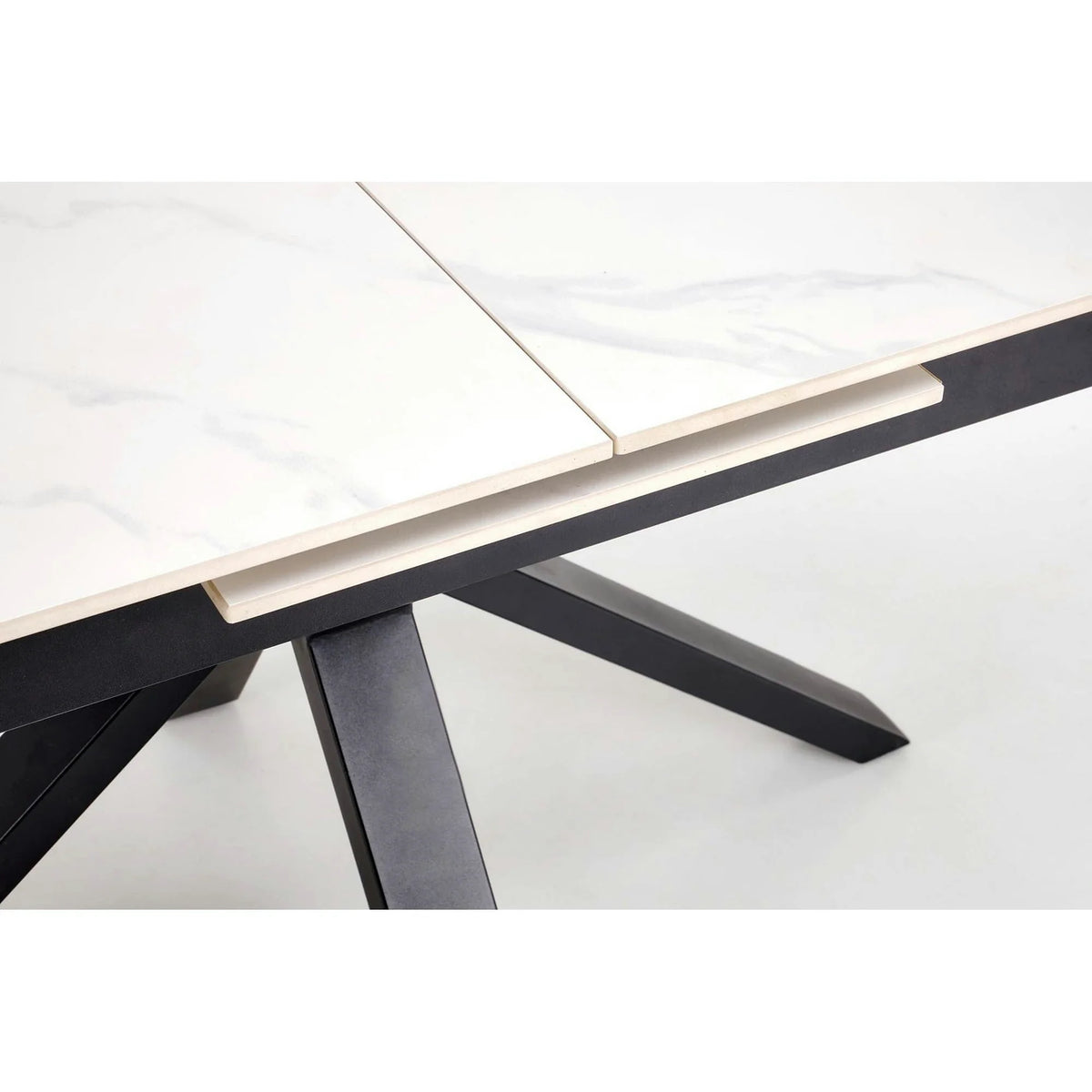 Masa extensibila PLATAN, alb cu efect de marmura/negru, piatra sinterizata/otel, 140/180x85x76 cm