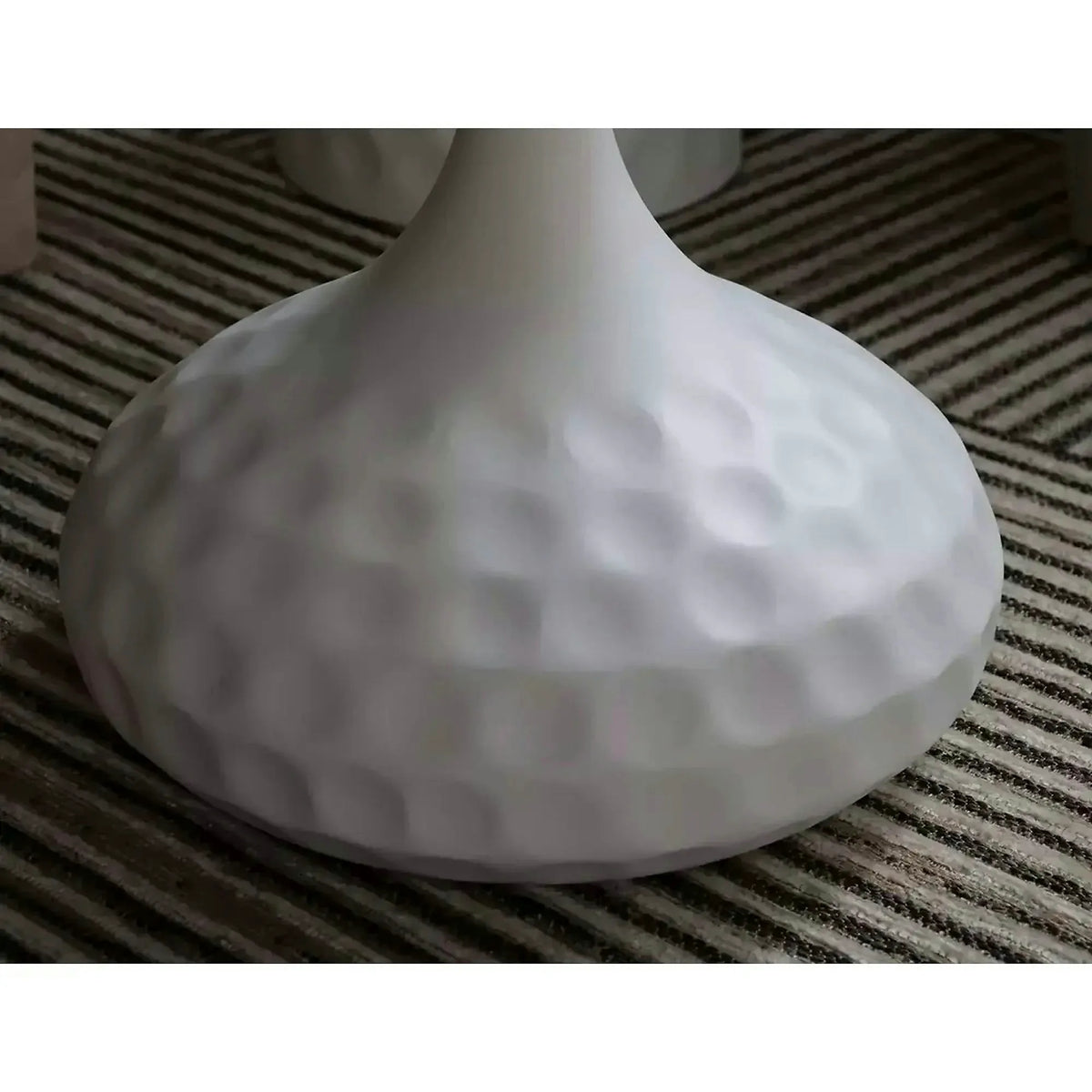 Masuta cafea SALO B, alb cu efect de marmura, ceramica/metal, 50x49 cm