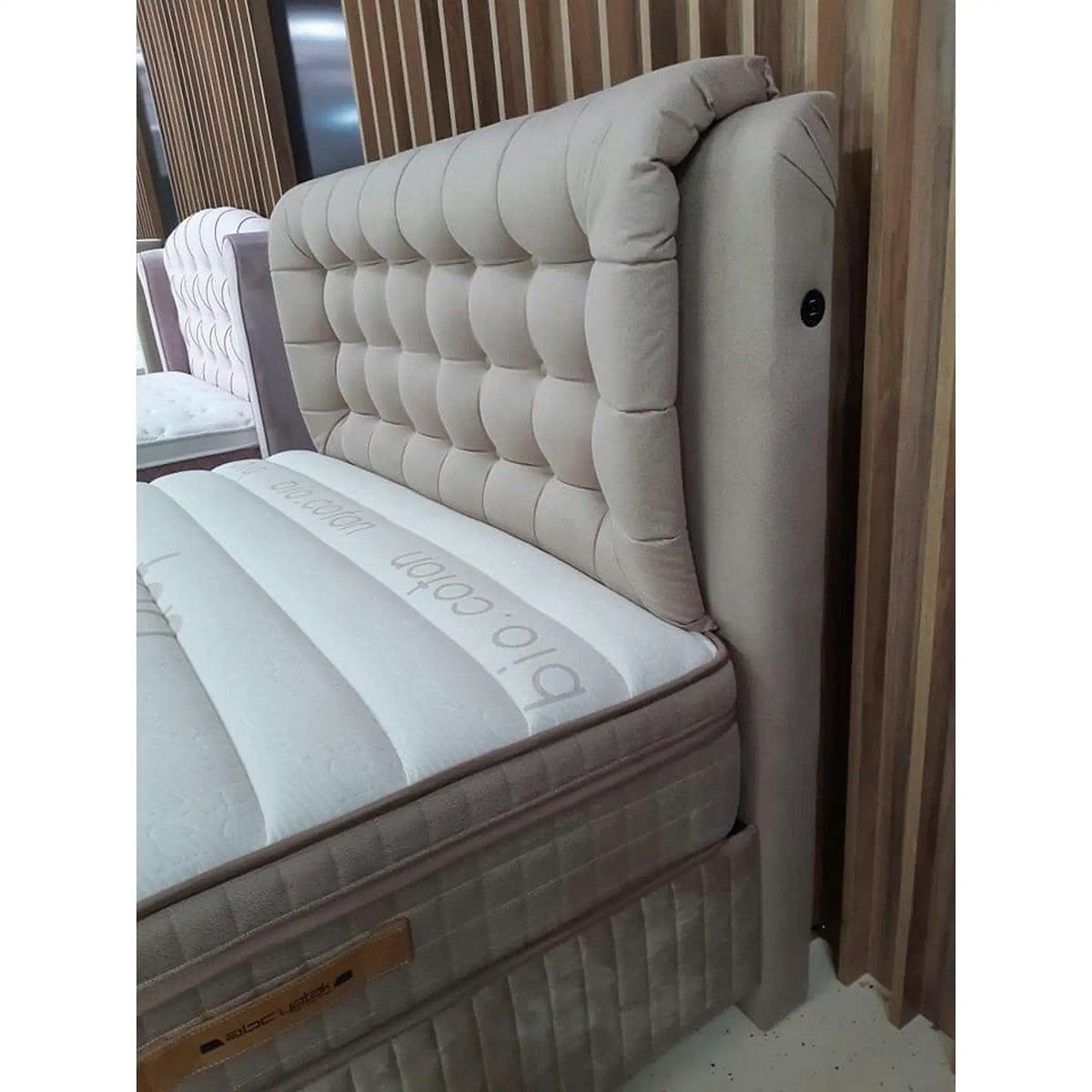 Pat cu spatar tapitat BIO LIFE 160x200, bej, stofa/PAL/metal, cu somiera, lada pentru depozitare si port USB