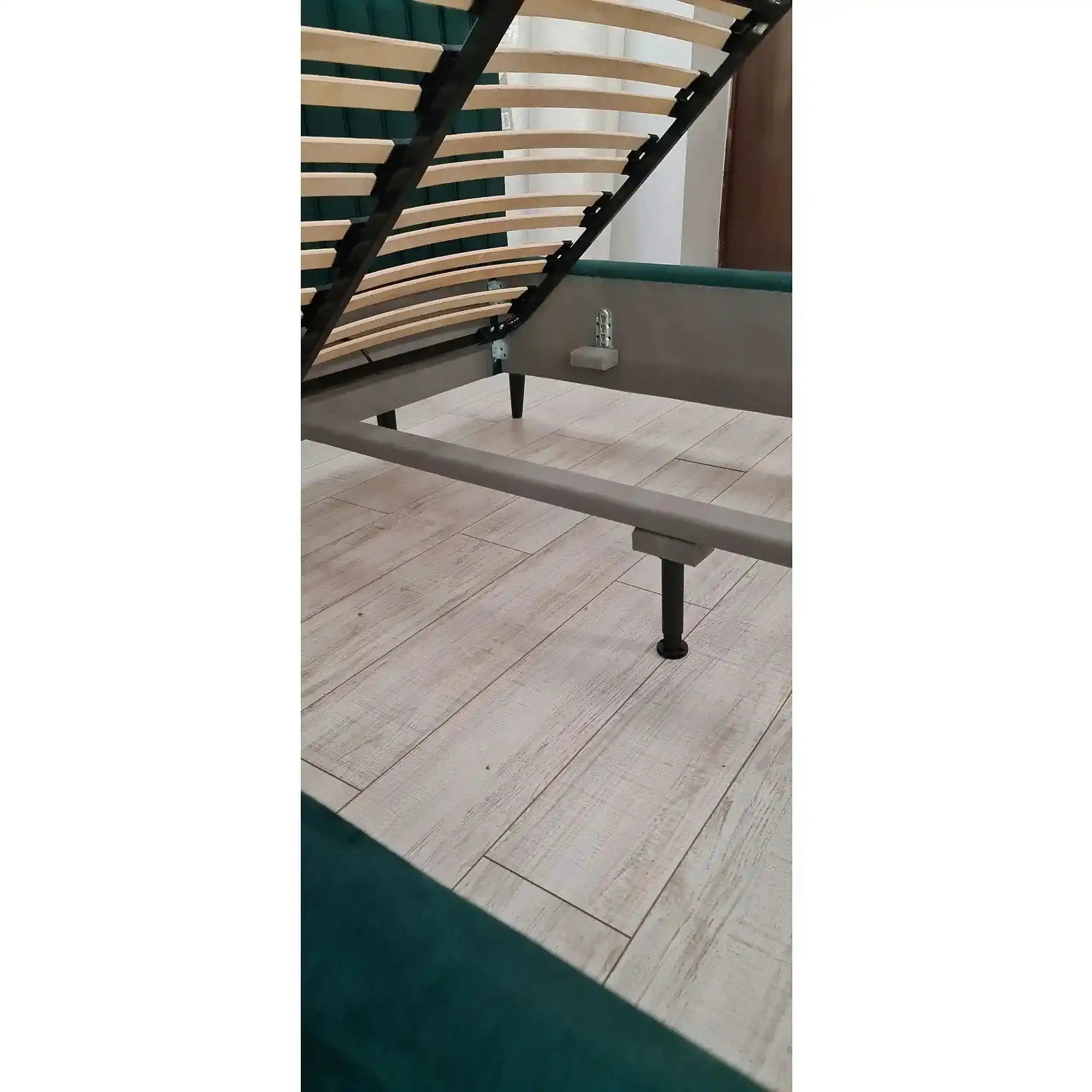 Pat NAOMI SR 140x200, personalizabil, somiera metalica si sistem de reglare