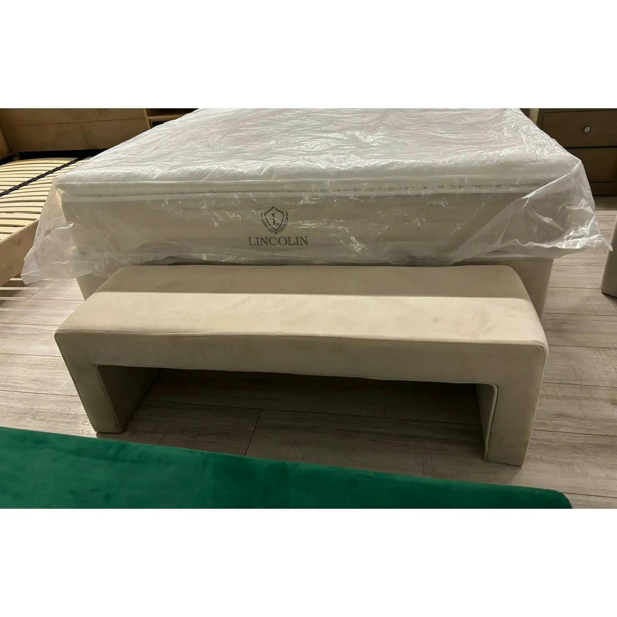 PRODUS RESIGILAT - Bancheta LINCOLIN, crem, stofa catifelata, 120x39x37 cm