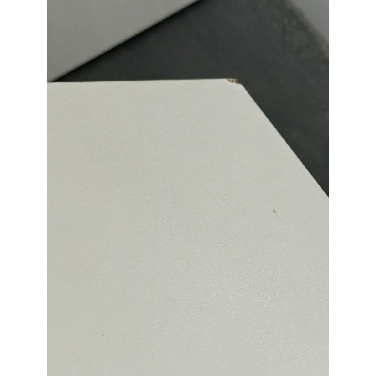 PRODUS RESIGILAT - Comoda TV cu 2 usi suspendata Vigo, alb/negru lucios, 180x40x30 cm