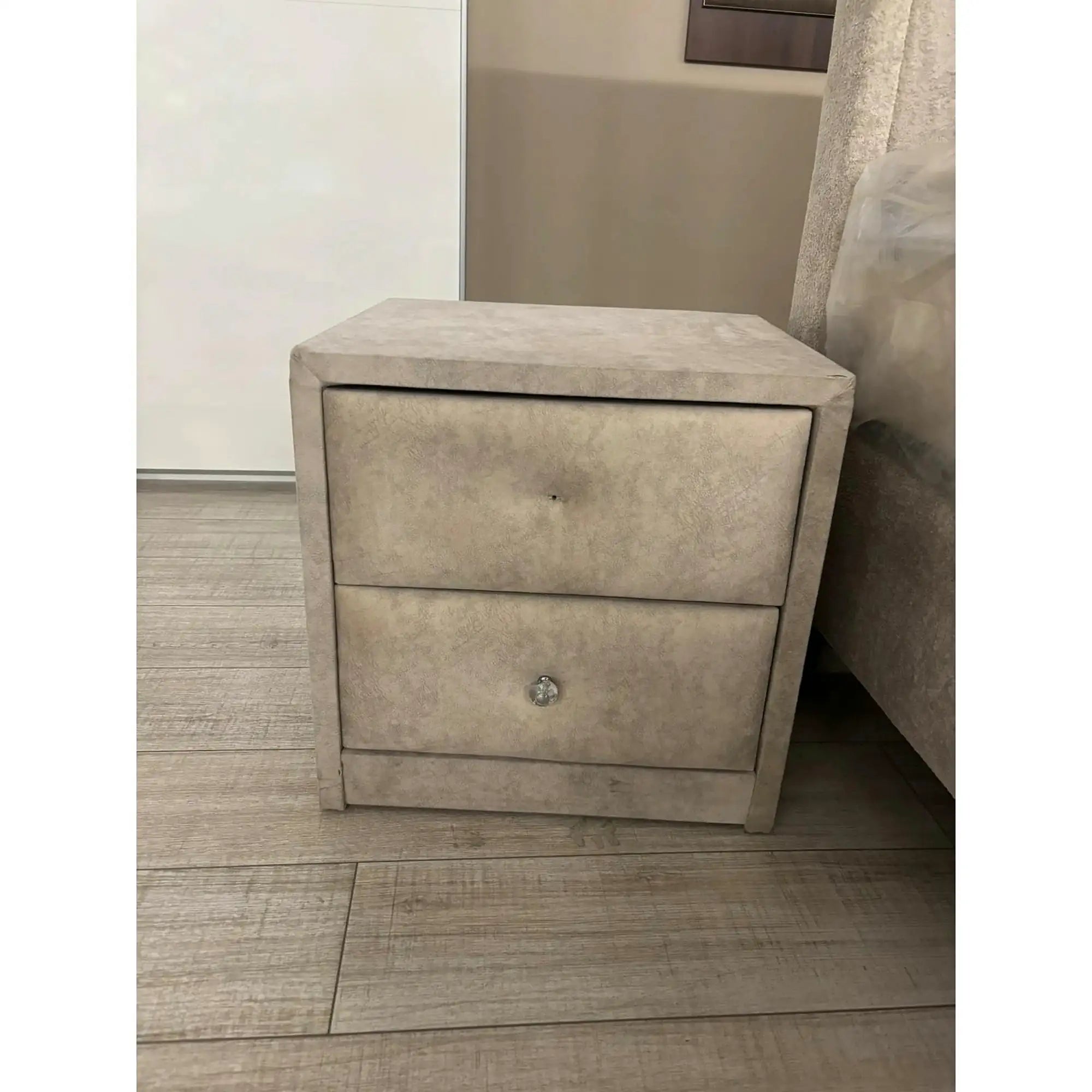 PRODUS RESIGILAT - Noptiera MAGNESIA, bej, stofa catifelata, 50x45x51 cm