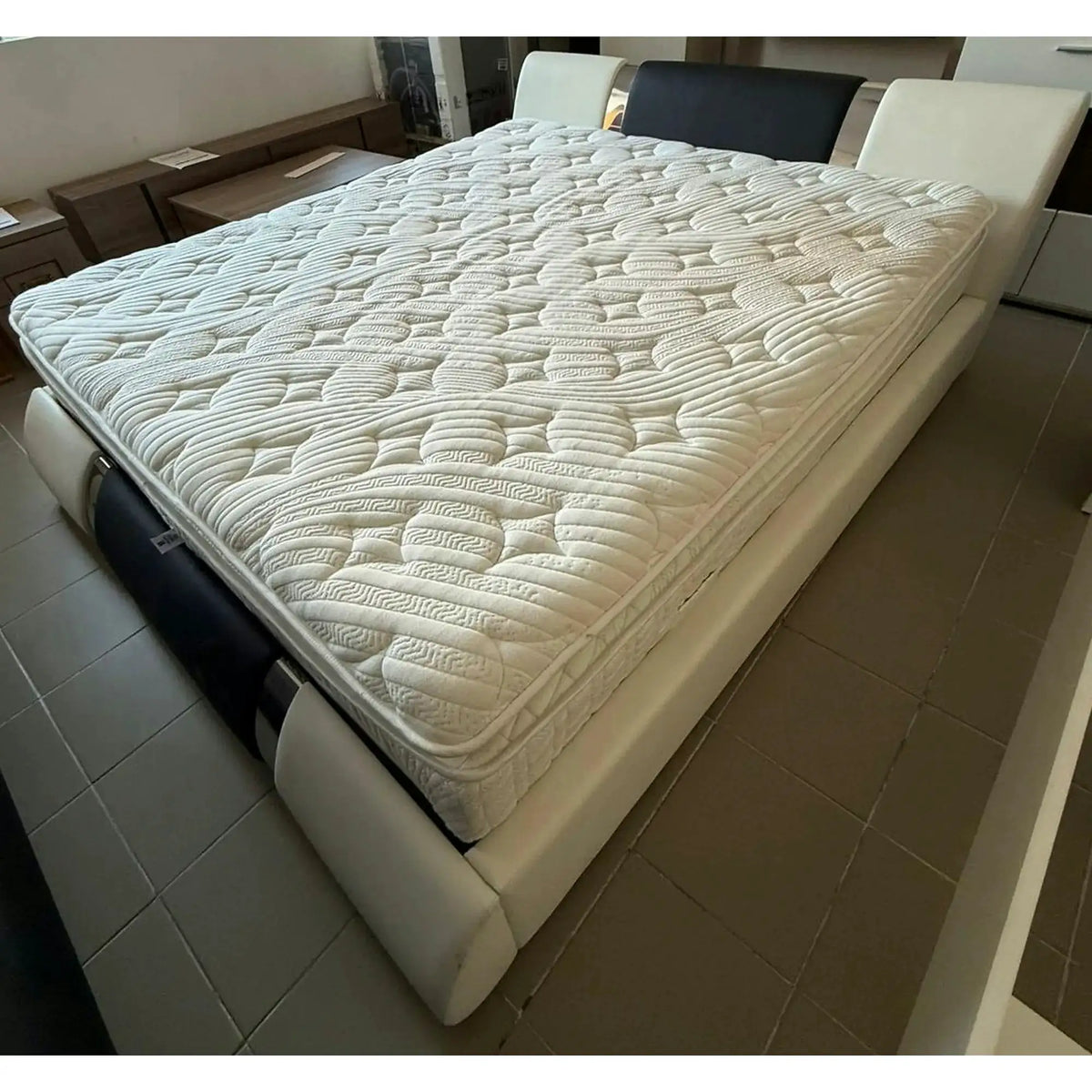 PRODUS RESIGILAT - Pat ATLANTIS 180x200, piele ecologica, alb/negru, cu somiera si lada depozitare