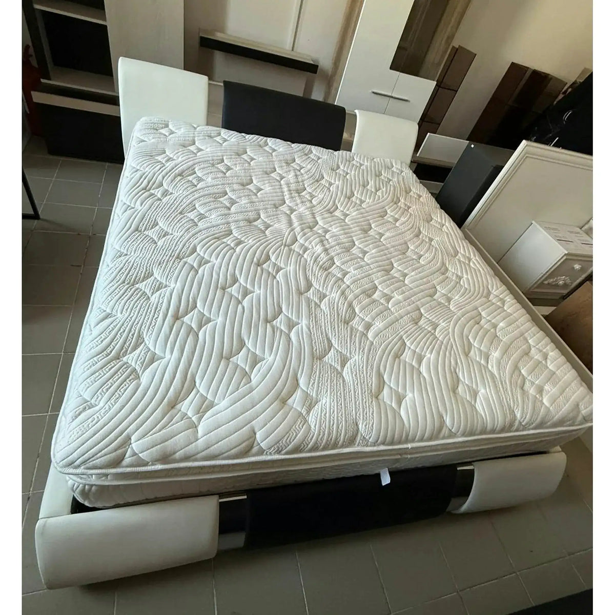 PRODUS RESIGILAT - Pat ATLANTIS 180x200, piele ecologica, alb/negru, cu somiera si lada depozitare