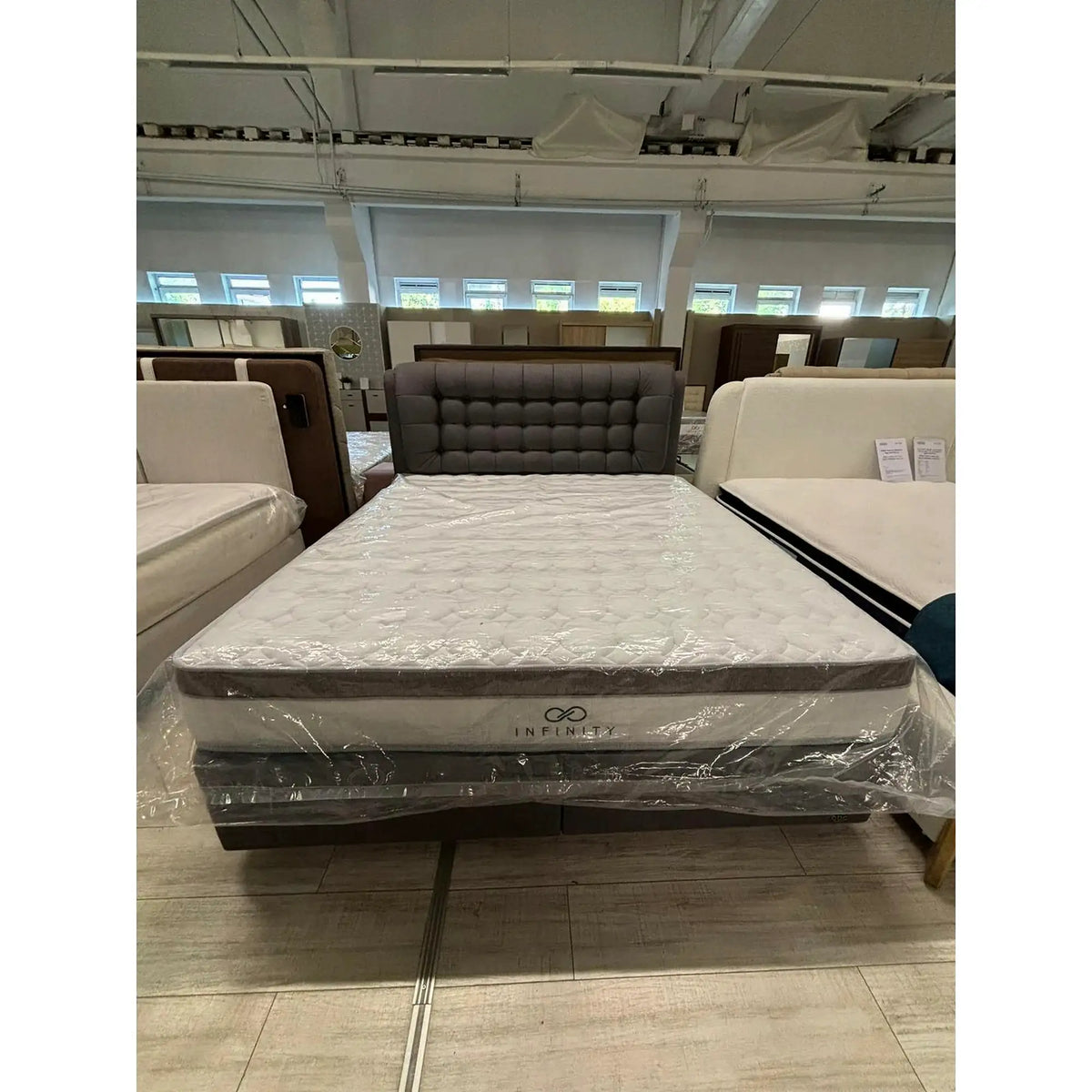 PRODUS RESIGILAT - Pat Lateks Comfort 180X200, stofa gri, cu somiera si lada pentru depozitare