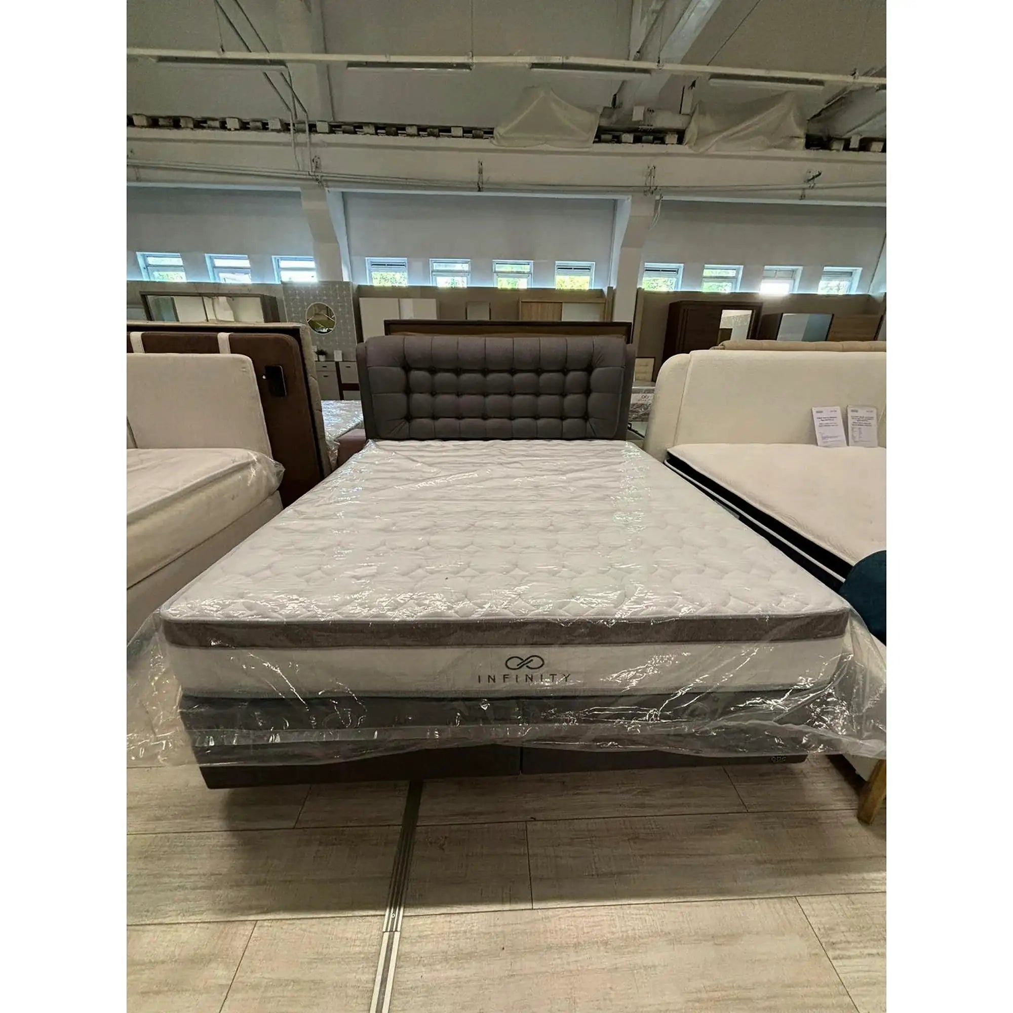 PRODUS RESIGILAT - Pat Lateks Comfort 180X200, stofa gri, cu somiera si lada pentru depozitare