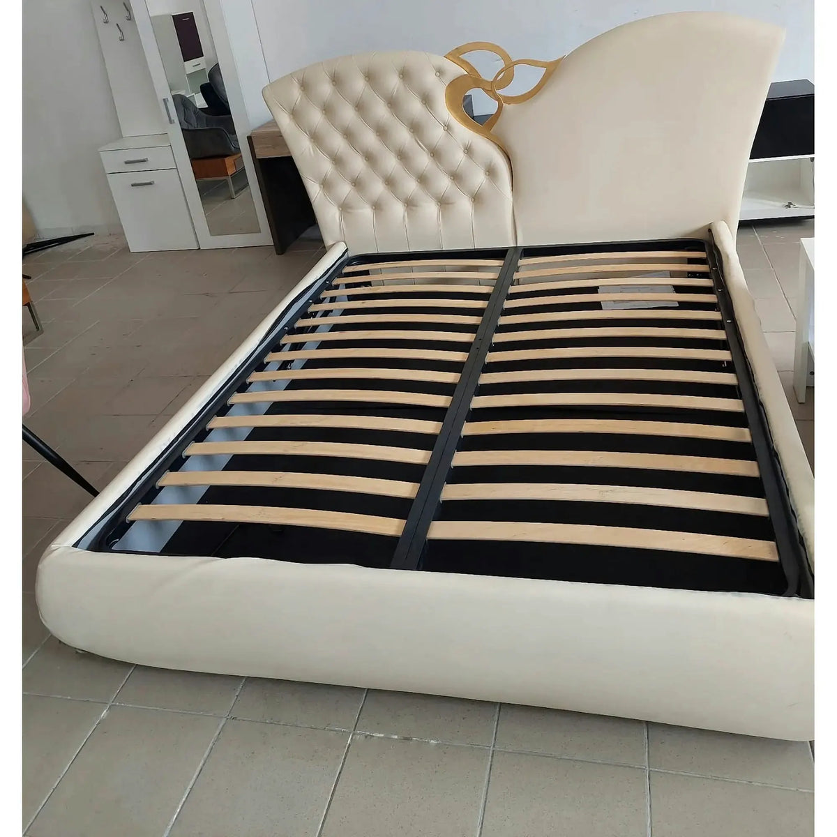 PRODUS RESIGILAT - Pat MARILYN 160x200, piele ecologica crem, cu somiera metalica