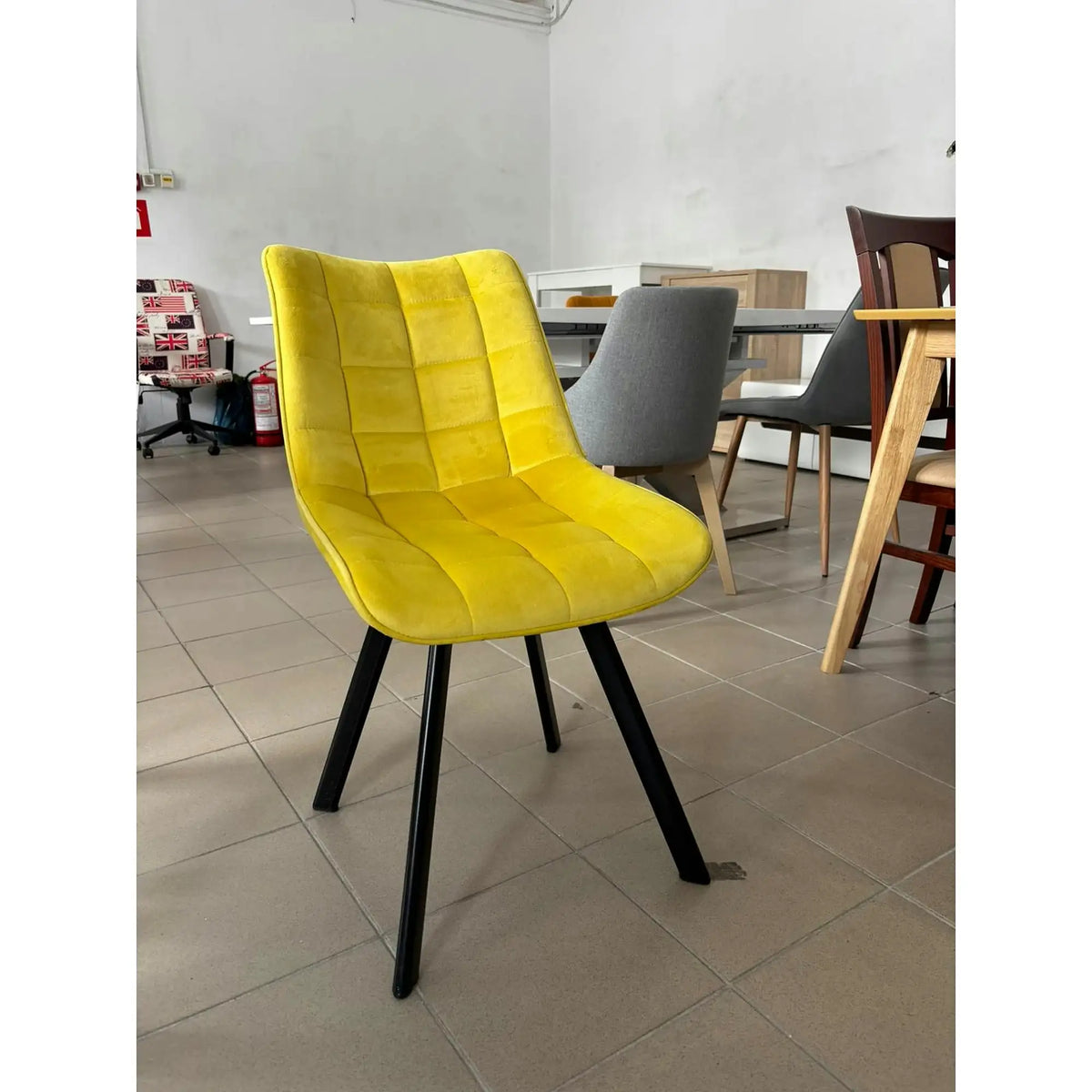 PRODUS RESIGILAT - Scaun K332, galben/negru, stofa catifelata/metal, 46x61x84 cm