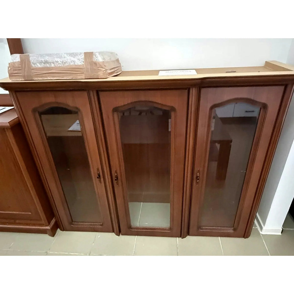 PRODUS RESIGILAT - Vitrina NATALIA, visin primavera, PAL/sticla, 151x45x111 cm