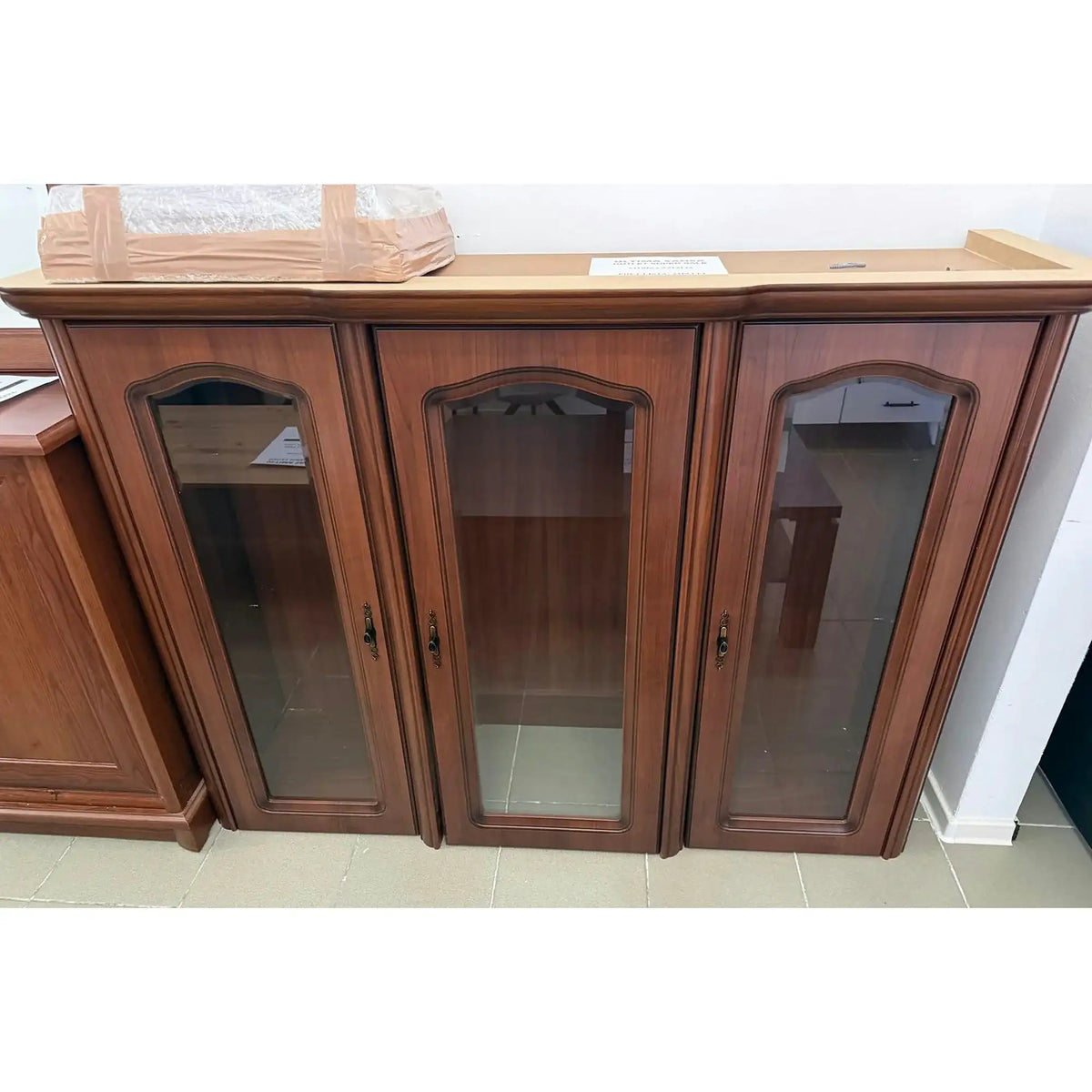PRODUS RESIGILAT - Vitrina NATALIA, visin primavera, PAL/sticla, 151x45x111 cm