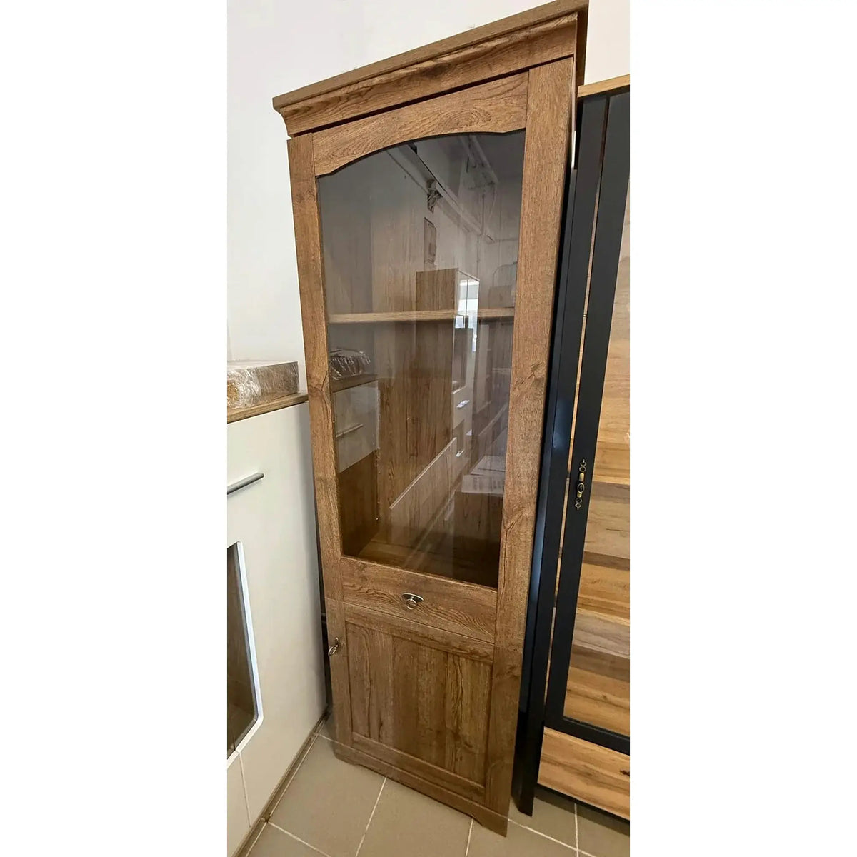 PRODUS RESIGILAT - Vitrina PATRAS, stejar april, PAL/sticla, 63x45x201 cm