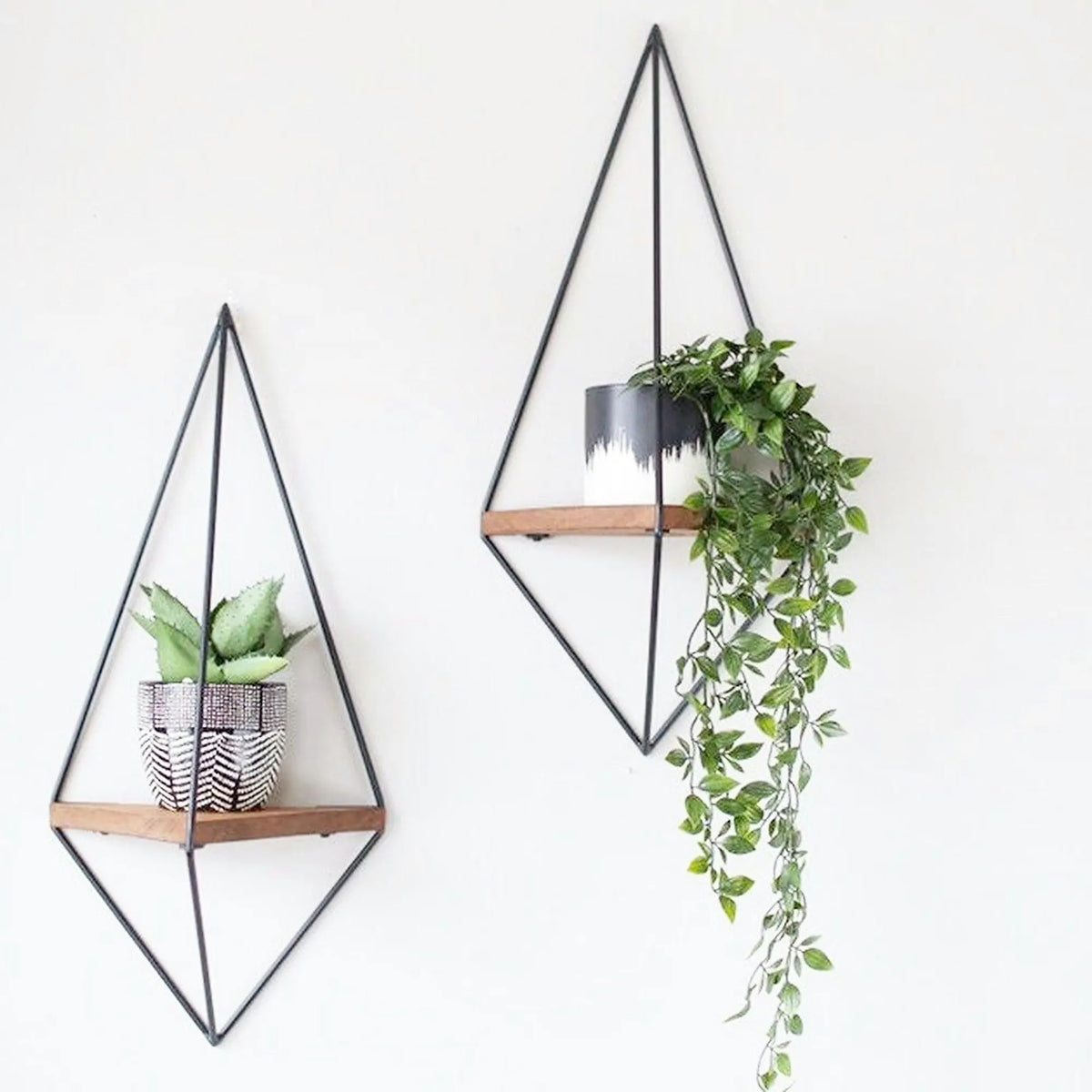 Raft WR039, nuc/negru, lemn de molid/metal, 60x15x23 cm