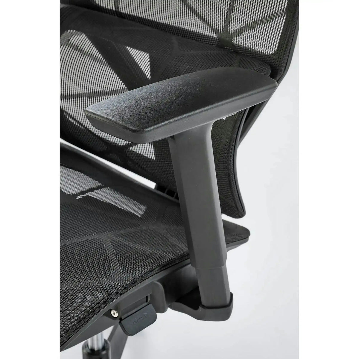 Scaun birou OSVALDO, negru, plasa, 68x74x122/128 cm