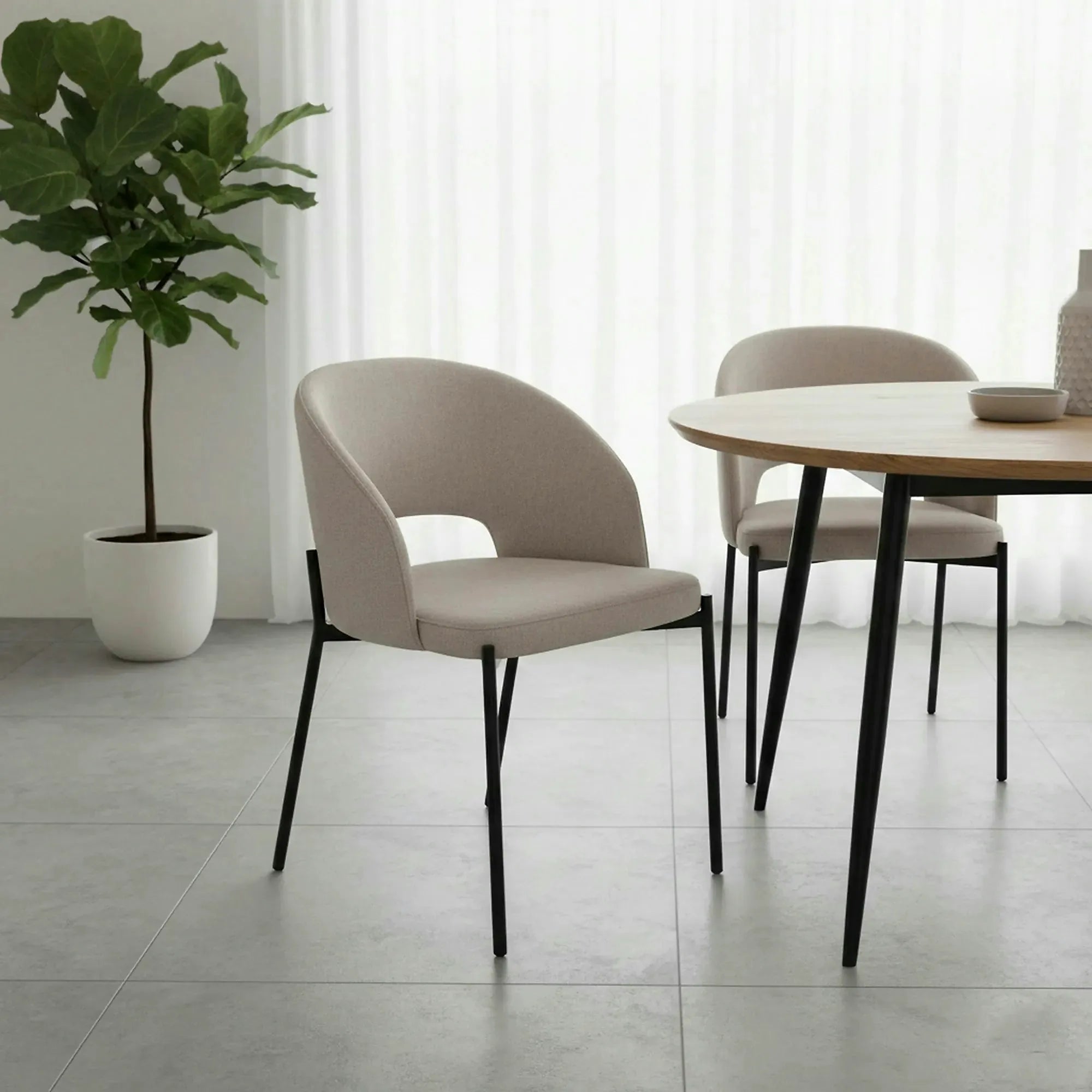 Scaun dining modern K373, bej/negru, stofa clasica/metal, 51x57x77 cm