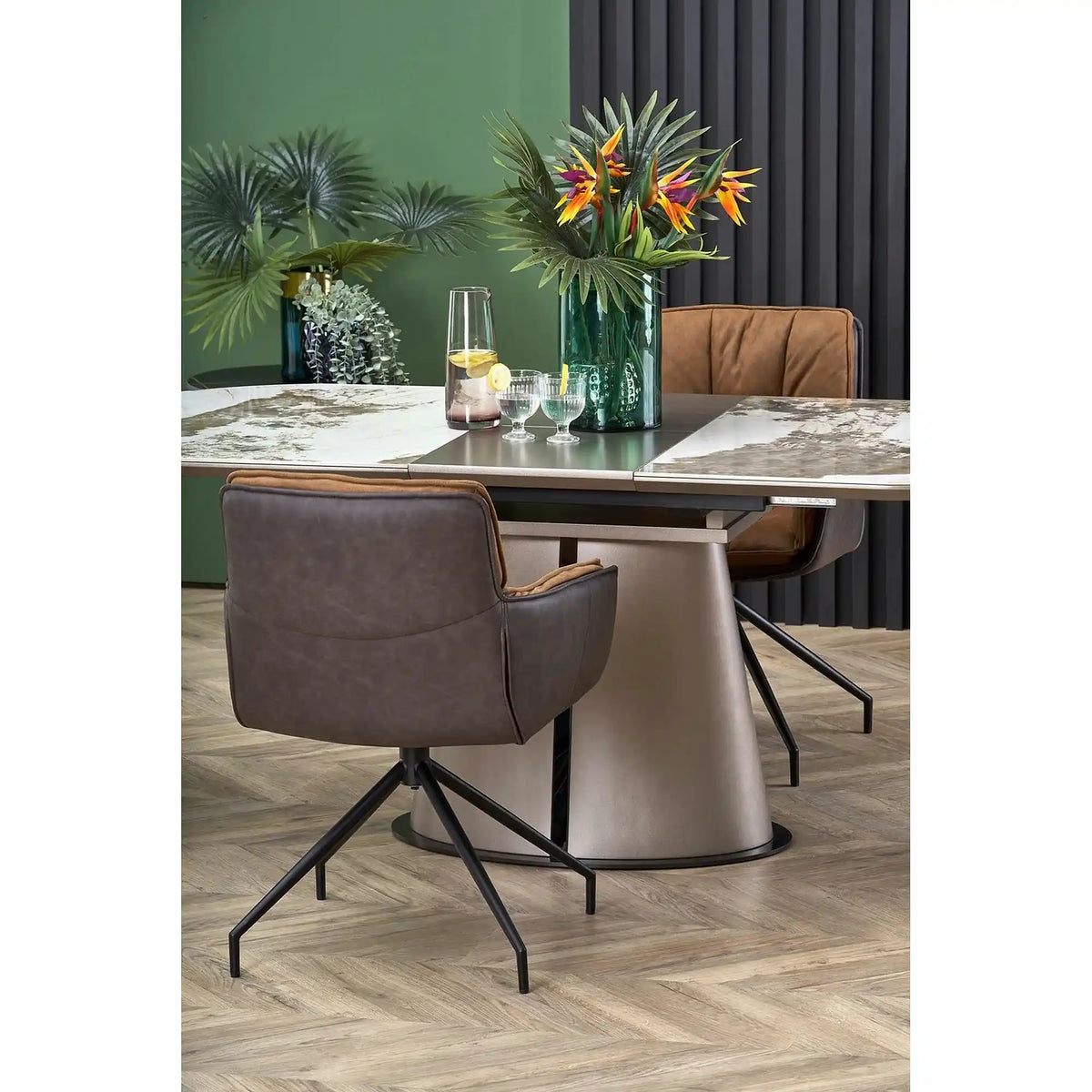 Scaun dining modern K523, maro/negru, stofa/piele ecologica, 61x61x85 cm