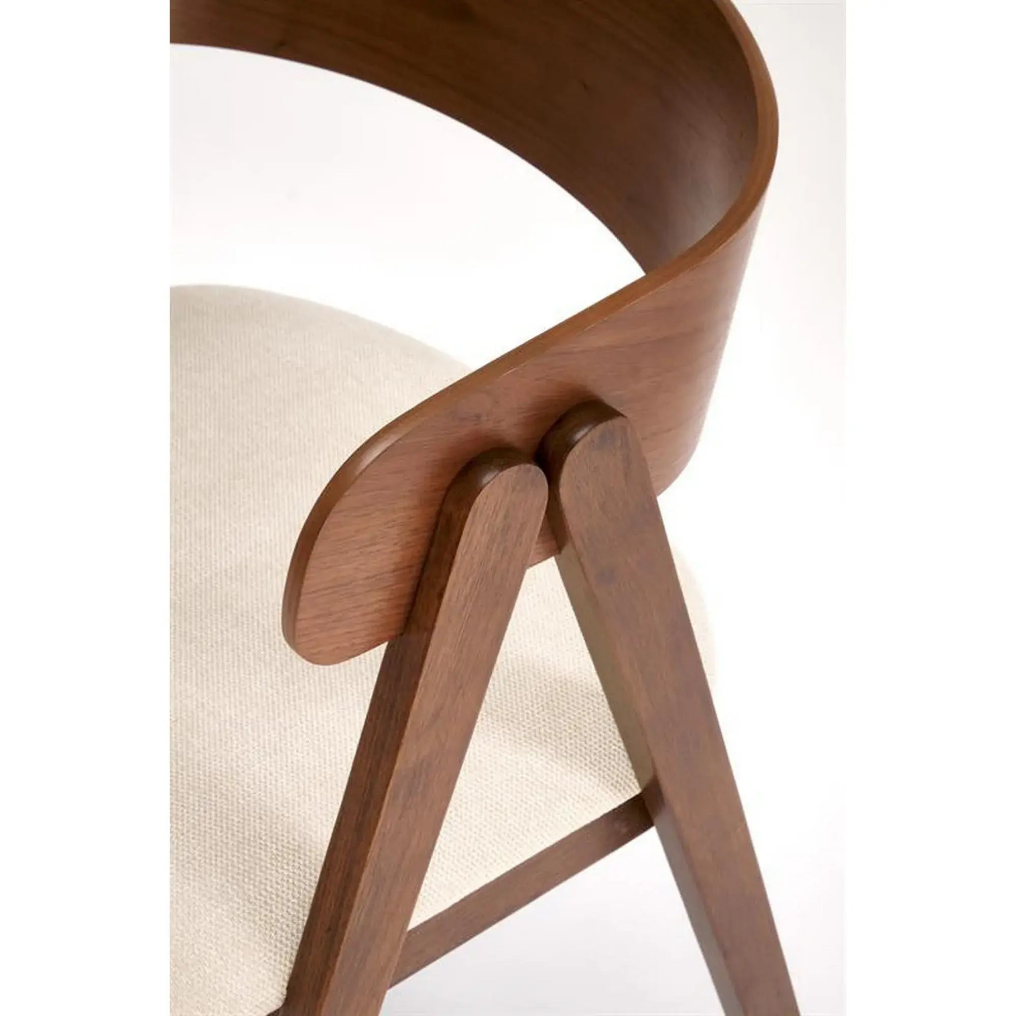 Scaun K562, bej deschis/nuc, stofa/lemn, 55x49x75 cm