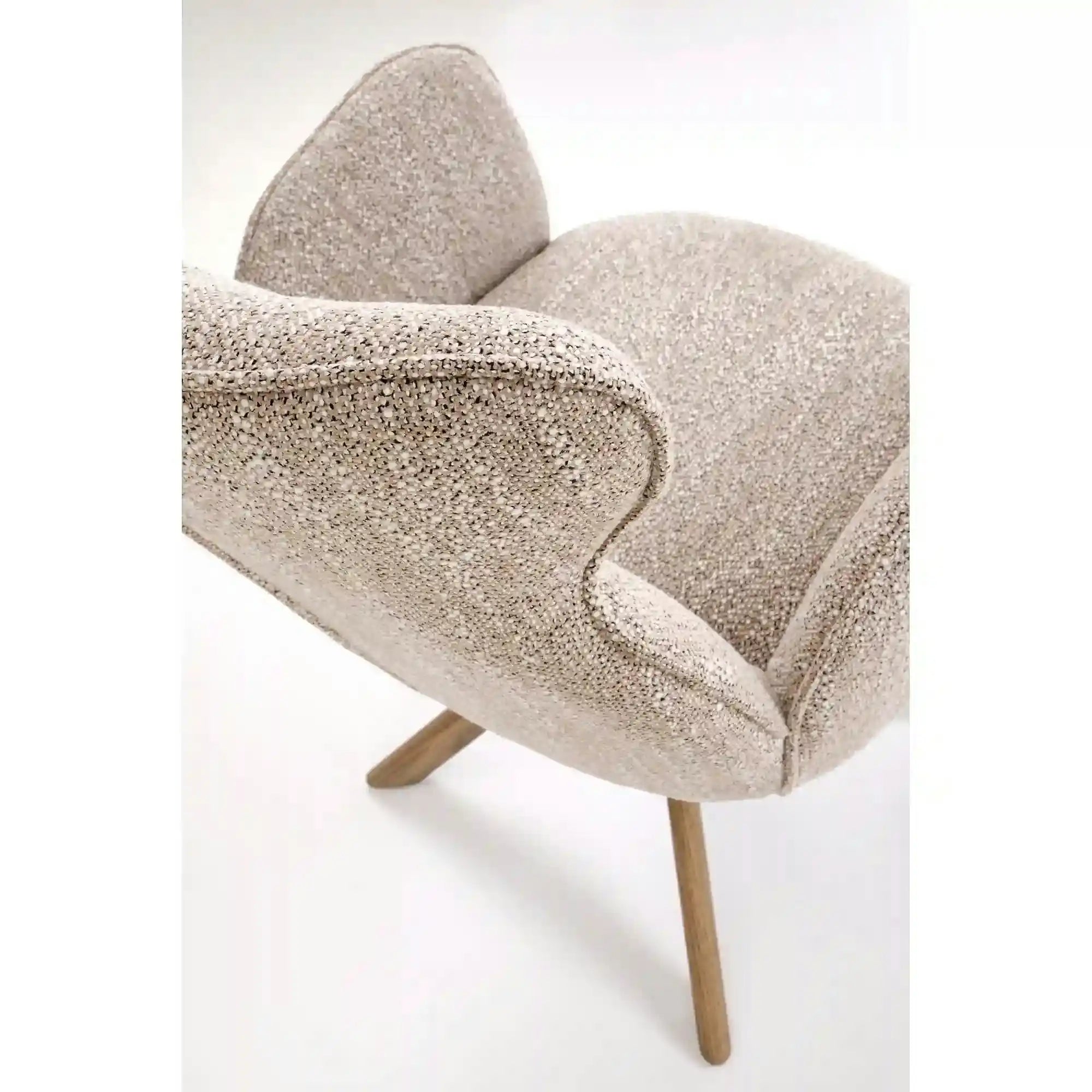 Scaun K585, bej inchis/nuc, stofa clasica/lemn, 63x64x93 cm