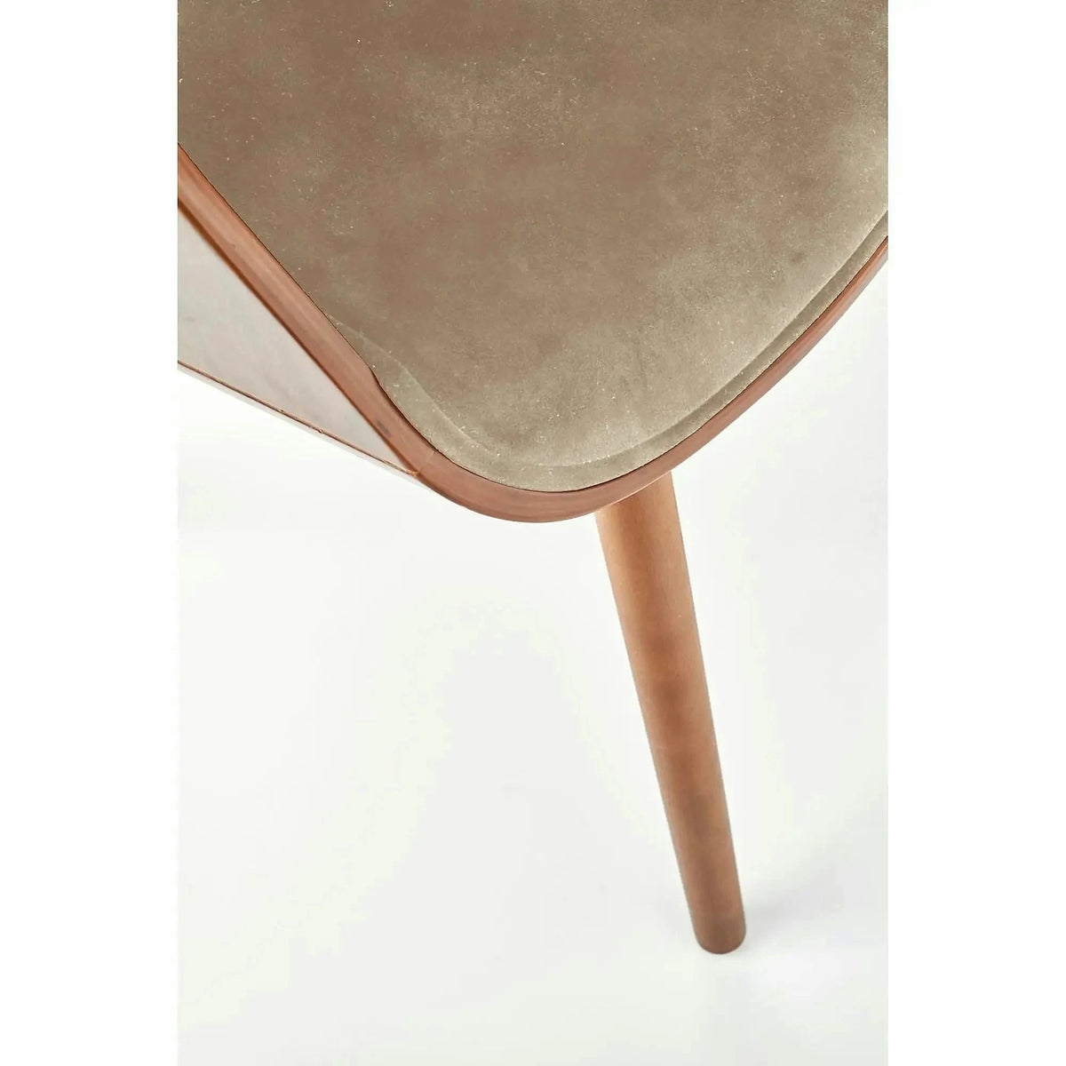 Scaun tapitat K396, bej/nuc, stofa catifelata/placaj, 56x55x77 cm