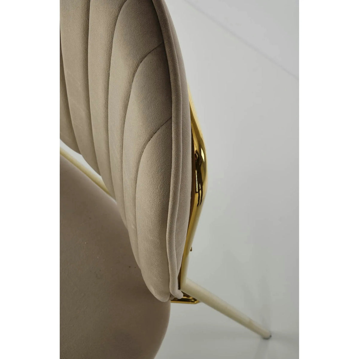 Scaun tapitat K499, bej/auriu, stofa catifelata, 47x56x85 cm