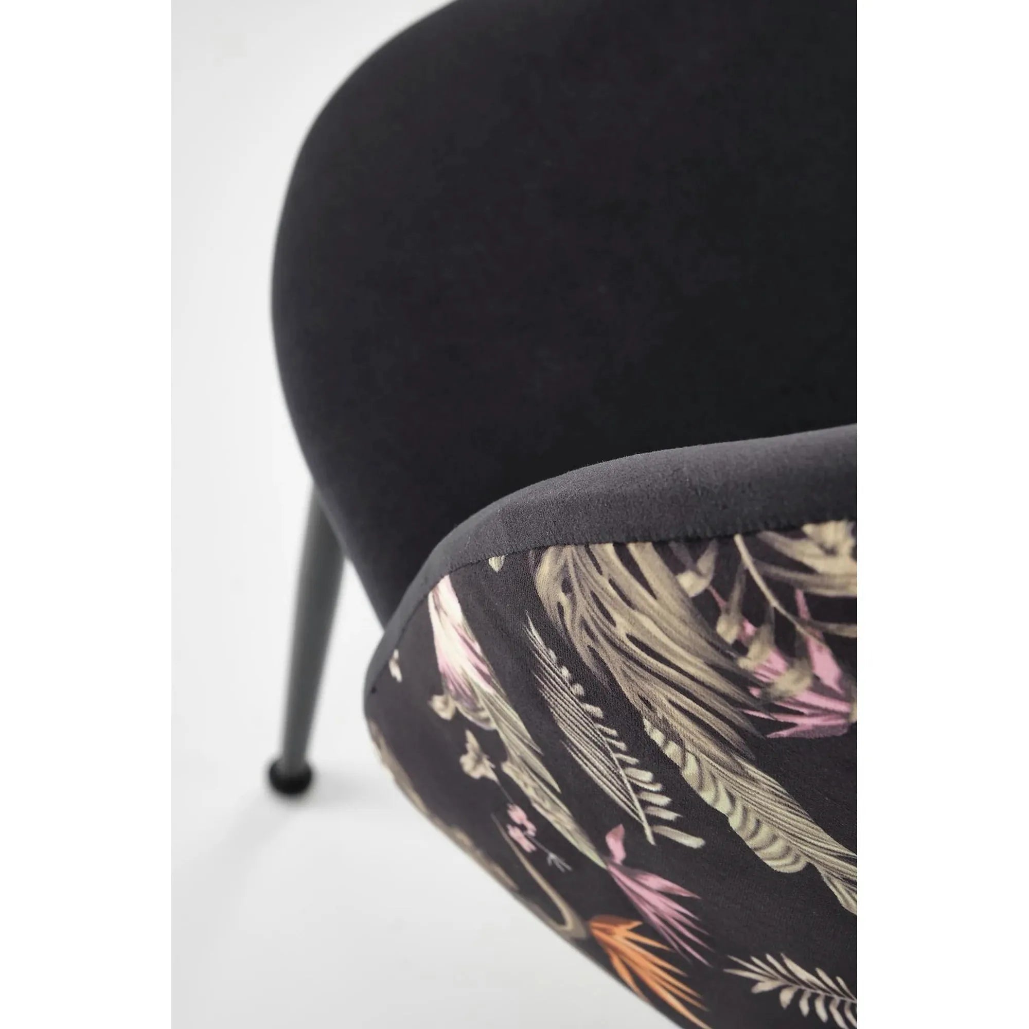 Scaun tapitat K505, negru, cu imprimeu floral, stofa catifelata, 51x55x86 cm