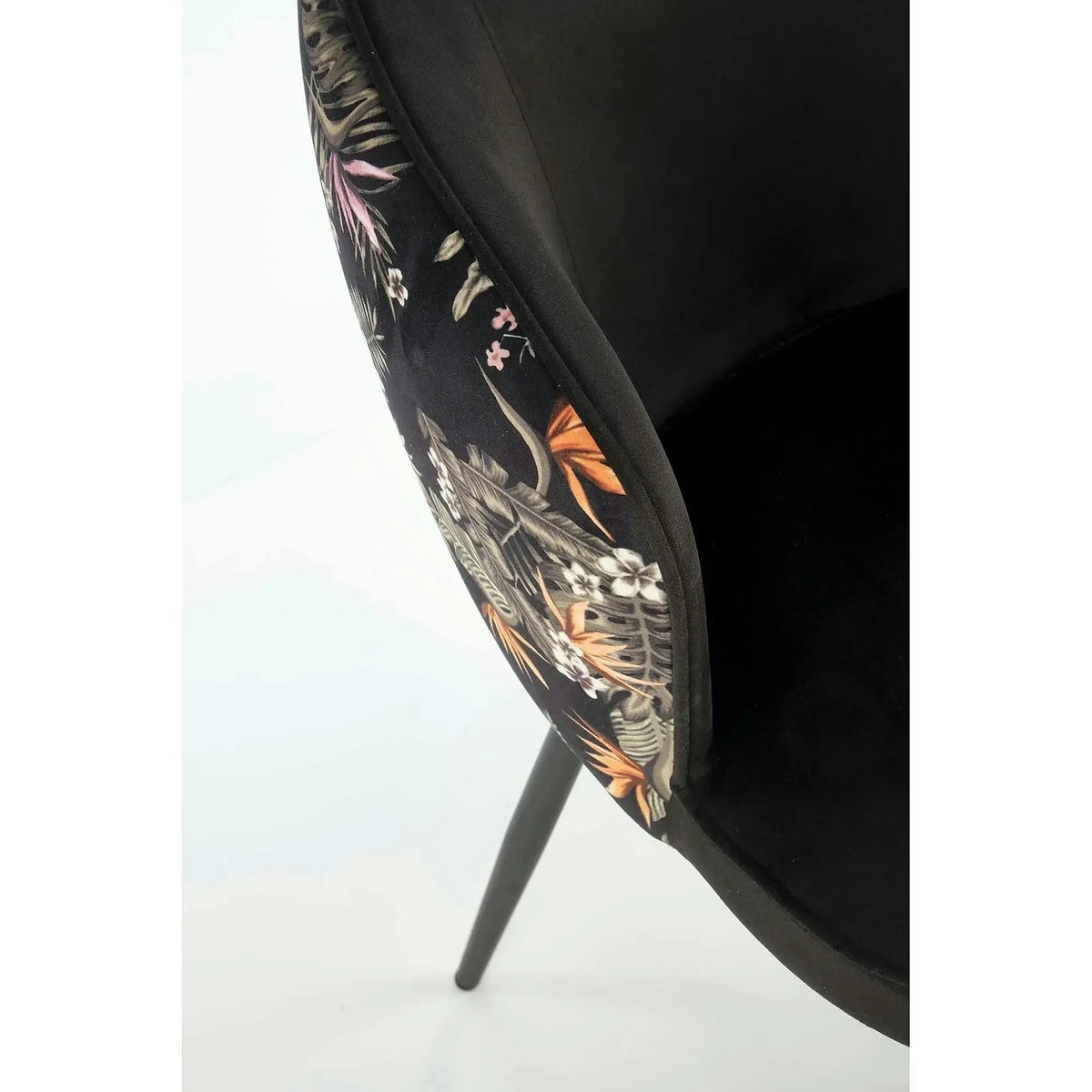 Scaun tapitat K506, negru, cu imprimeu floral, stofa catifelata, 55x60x82 cm